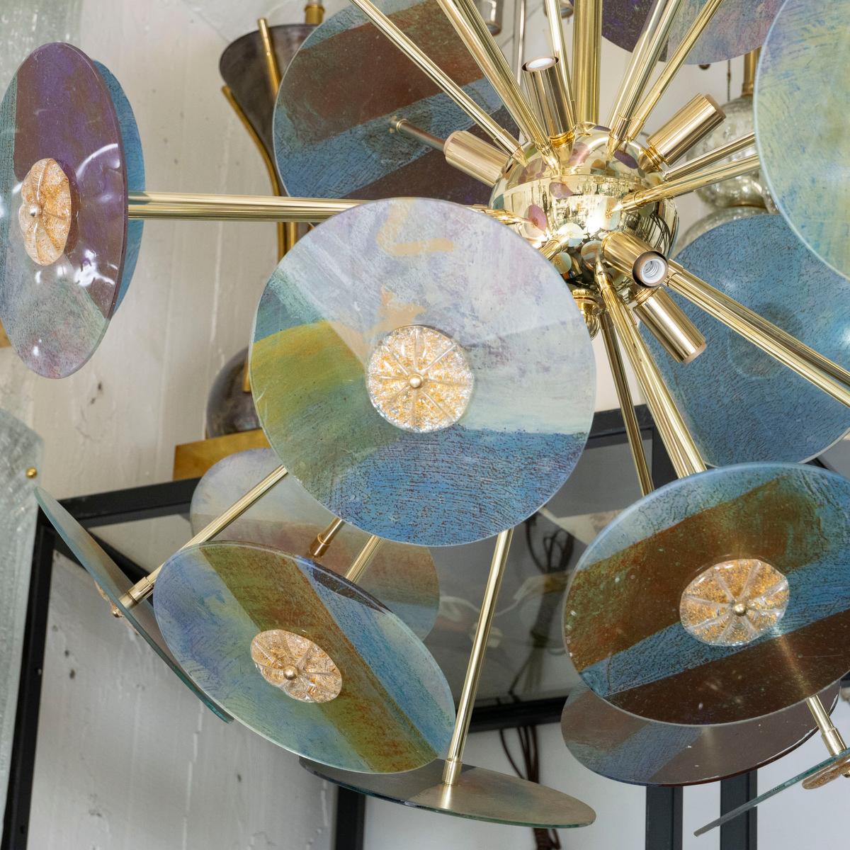 Kronleuchter im Sputnik-Stil mit mehrfarbigen, säuregeätzten Glasscheiben (Italienisch) im Angebot