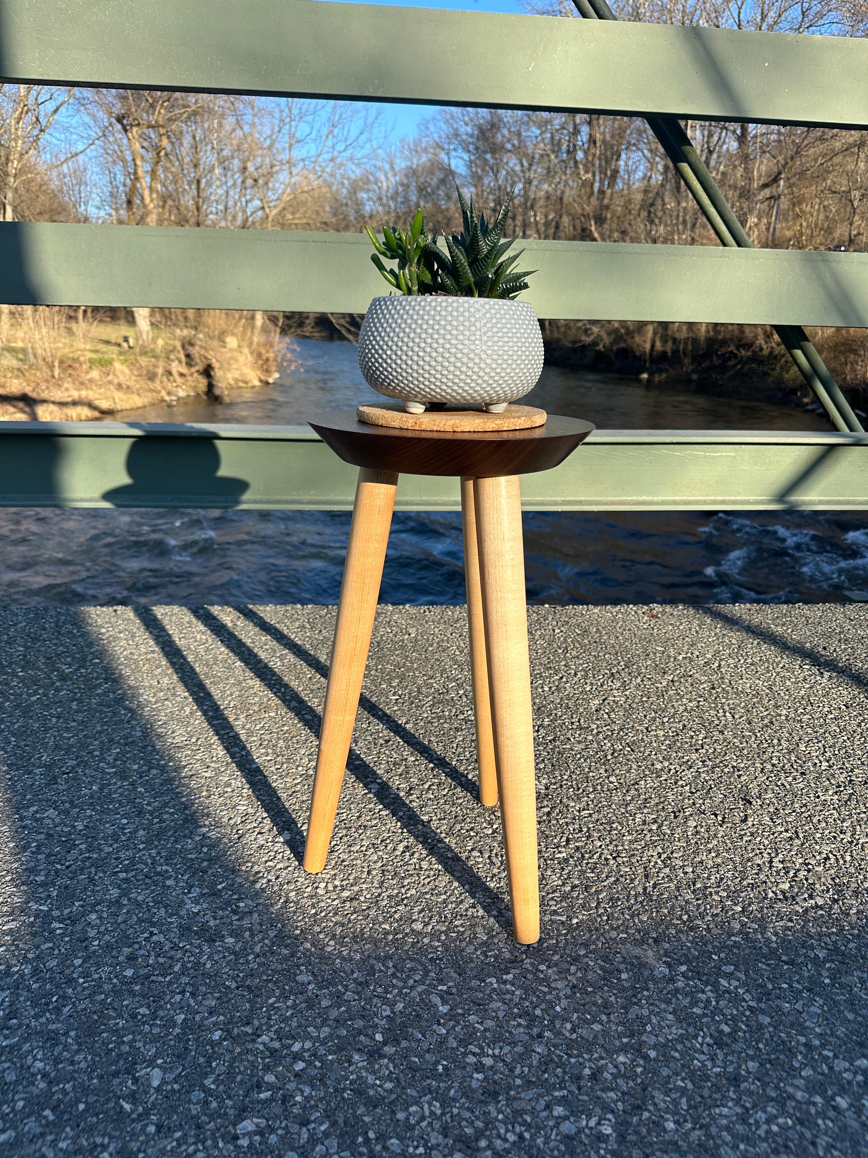 Mesa Sputnik de Michael Oates Arce en venta