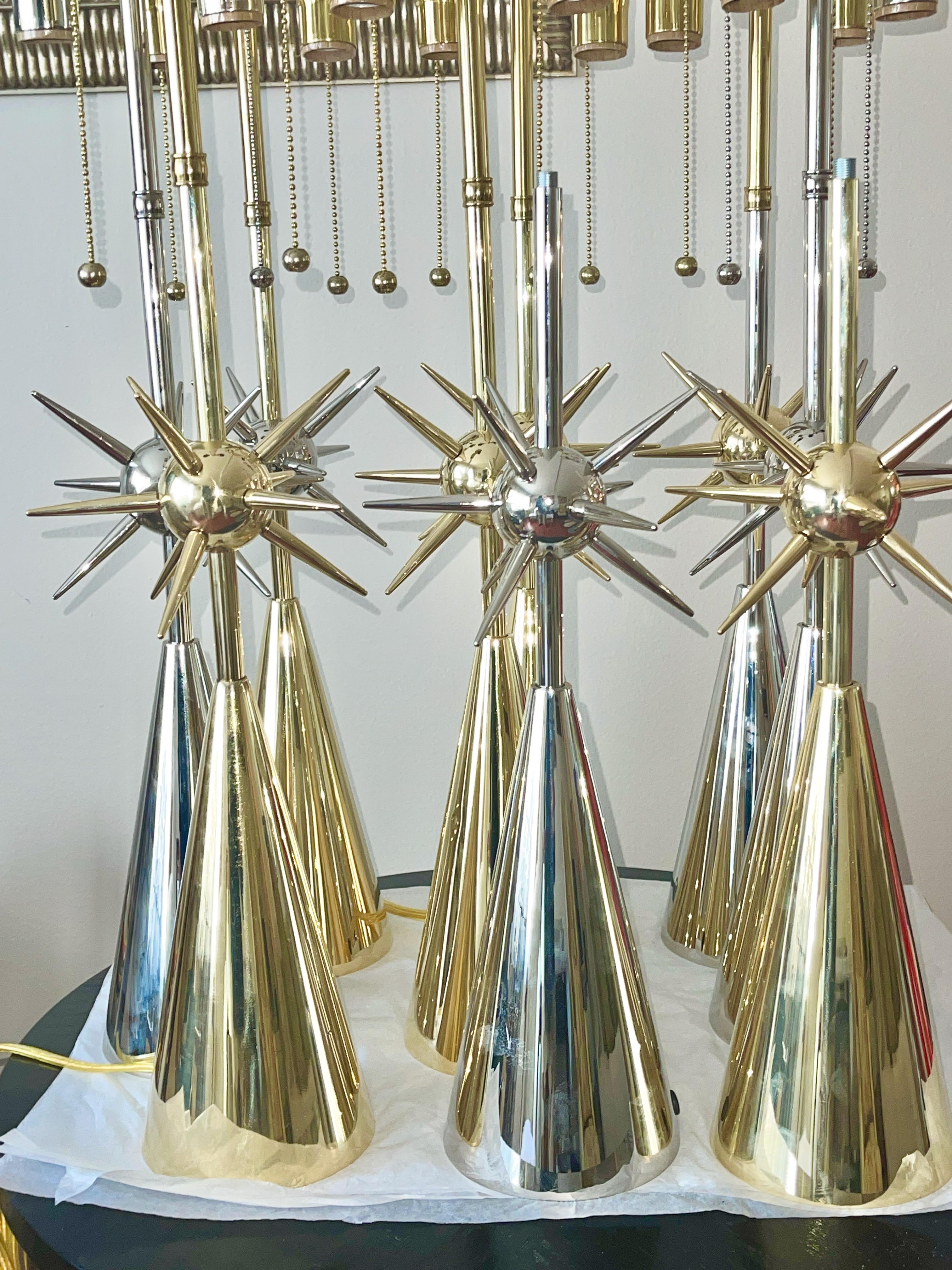 Mid-Century Modern Lampe de table Spoutnik en laiton massif ou nickel poli en vente