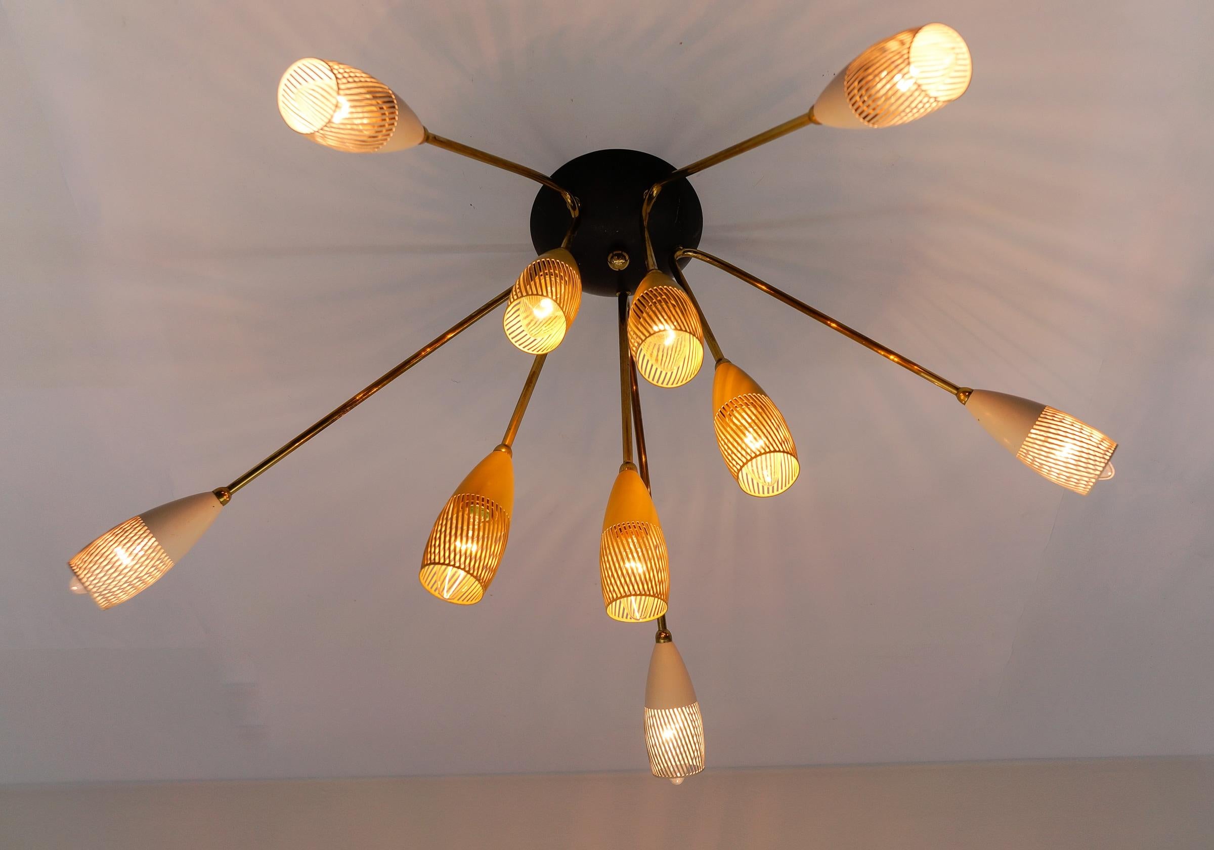 Applique ou plafonnier Sputnik à la manière d'Arteluce, Italie, années 1950 en vente 1
