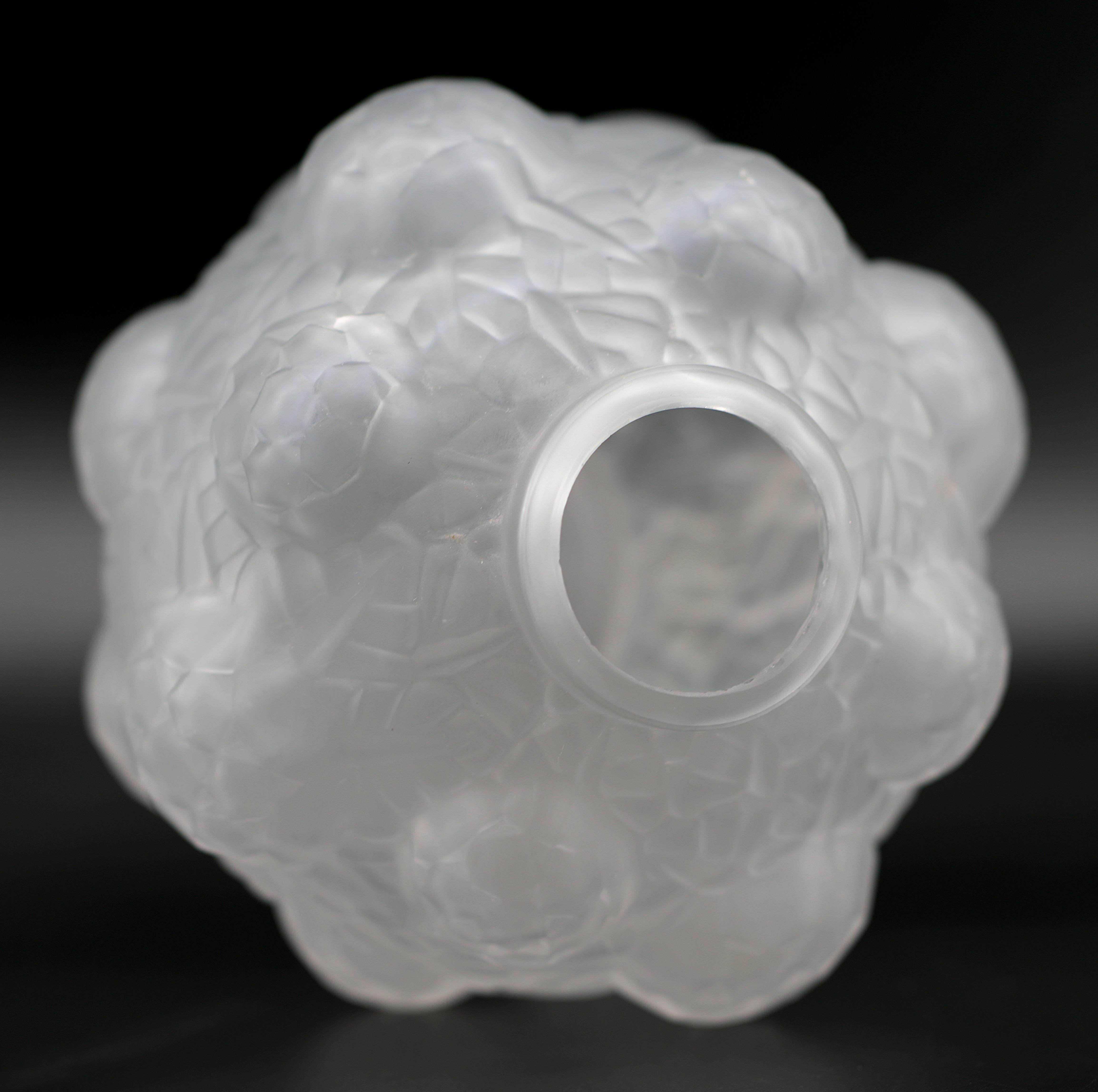 SPV Vaso di vetro smerigliato Art Deco francese 1920 In condizioni buone in vendita a Saint-Amans-des-Cots, FR