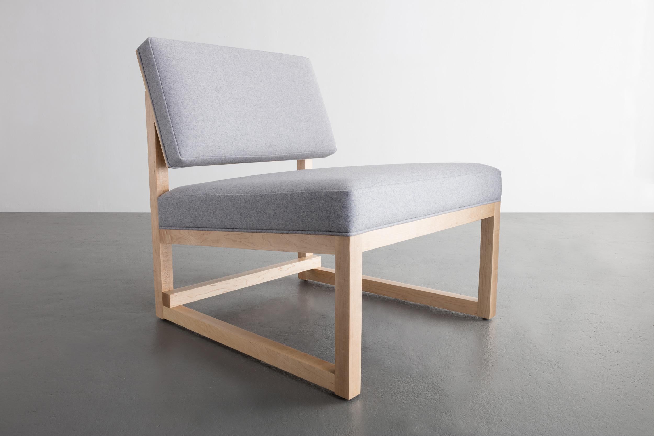 SQ Lounge Chair, Massivholz, Polsterung aus Filz, Bouclé oder COM,  Handgefertigt in den USA (amerikanisch)