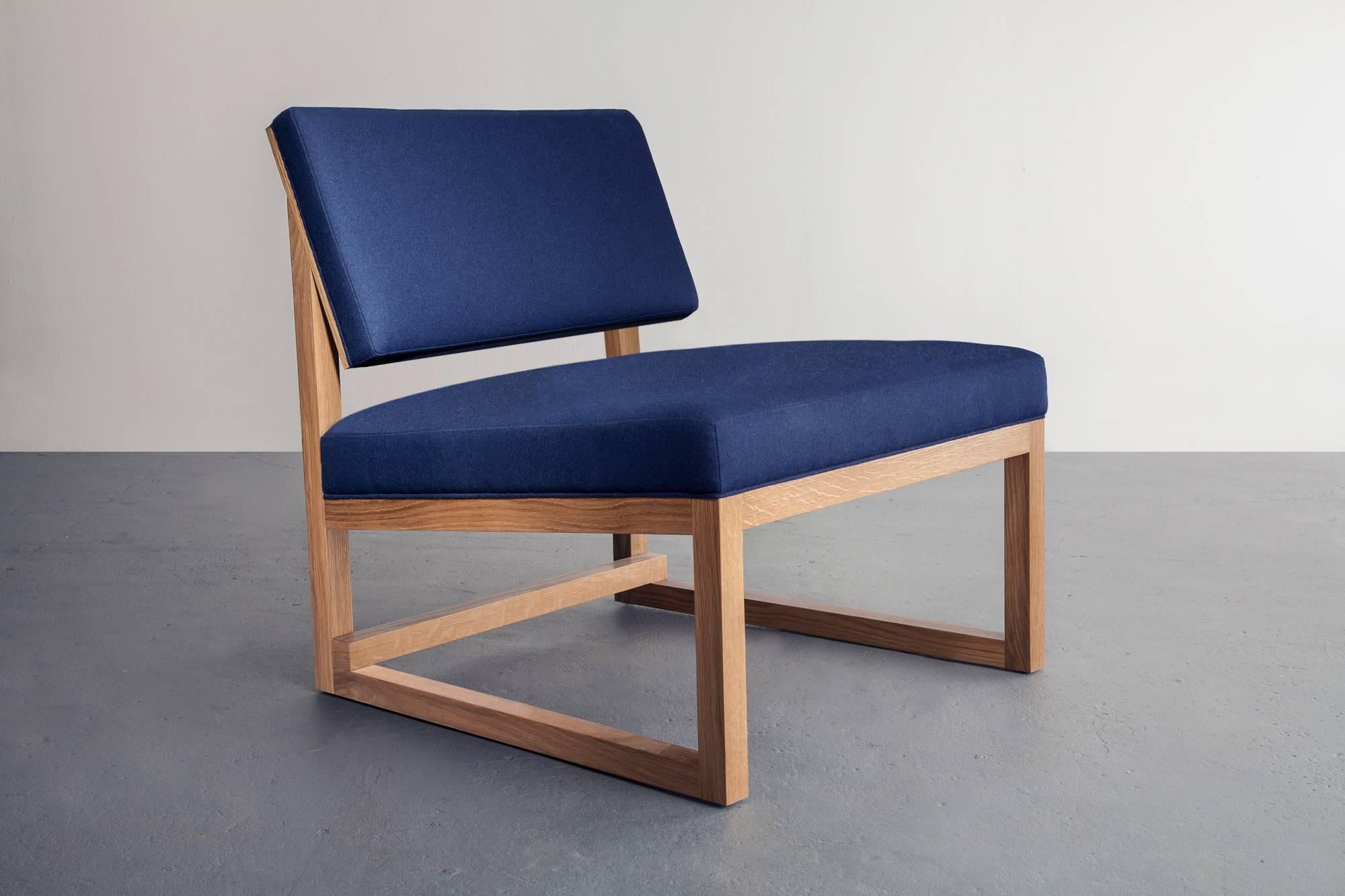
Available in solid white oak, maple or walnut
Upholstery in Divina MD wool felt by Kvadrat, or boucle by designtex
Also available in cusomer's own material or leather (COM and COL)