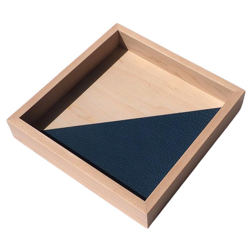 "Sqaure Town" Storage tray in maple and blue leather by Atelier C.u.b For Sale