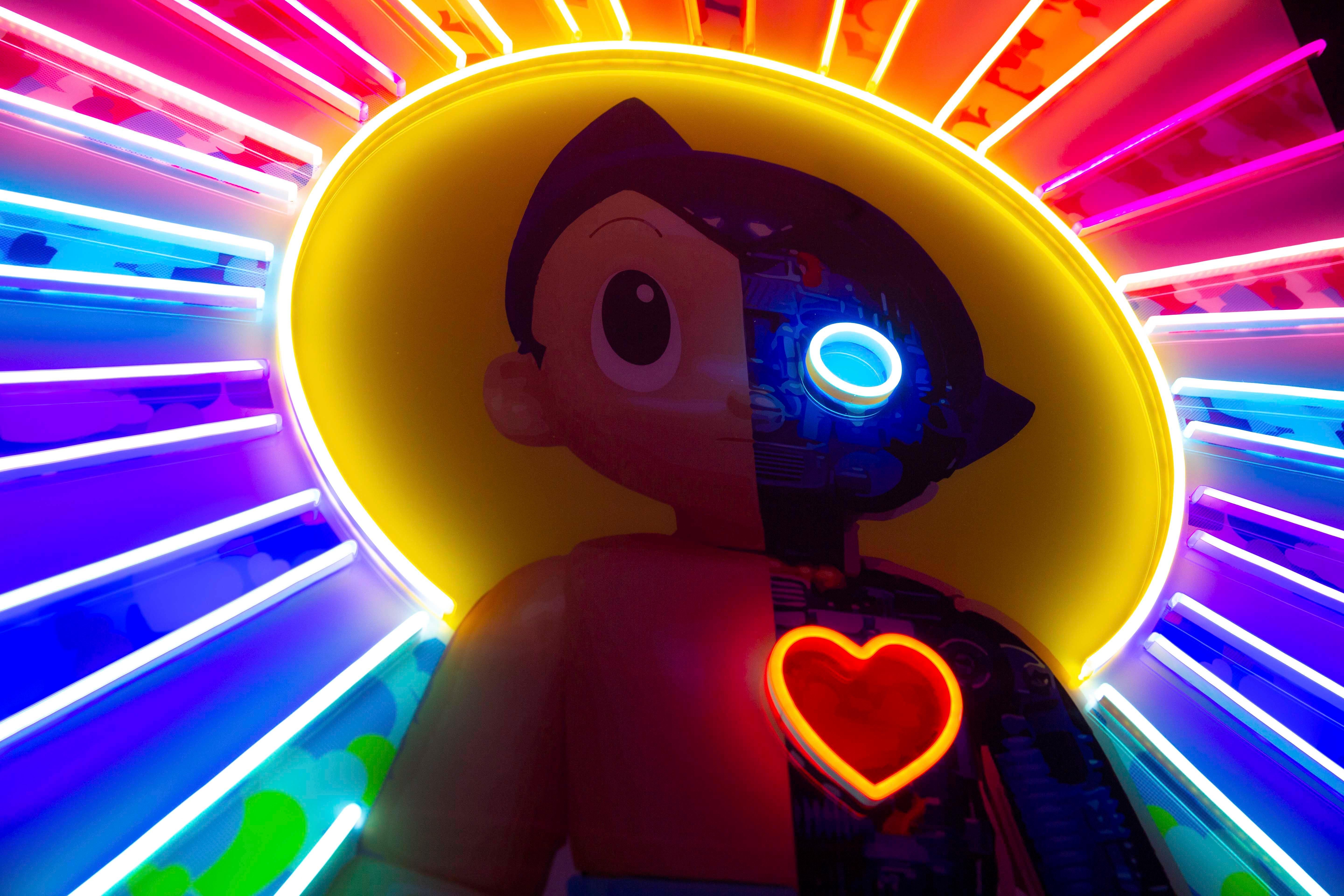 SQRA – Neon Astro Boy, Fotografie 2022 im Angebot 3