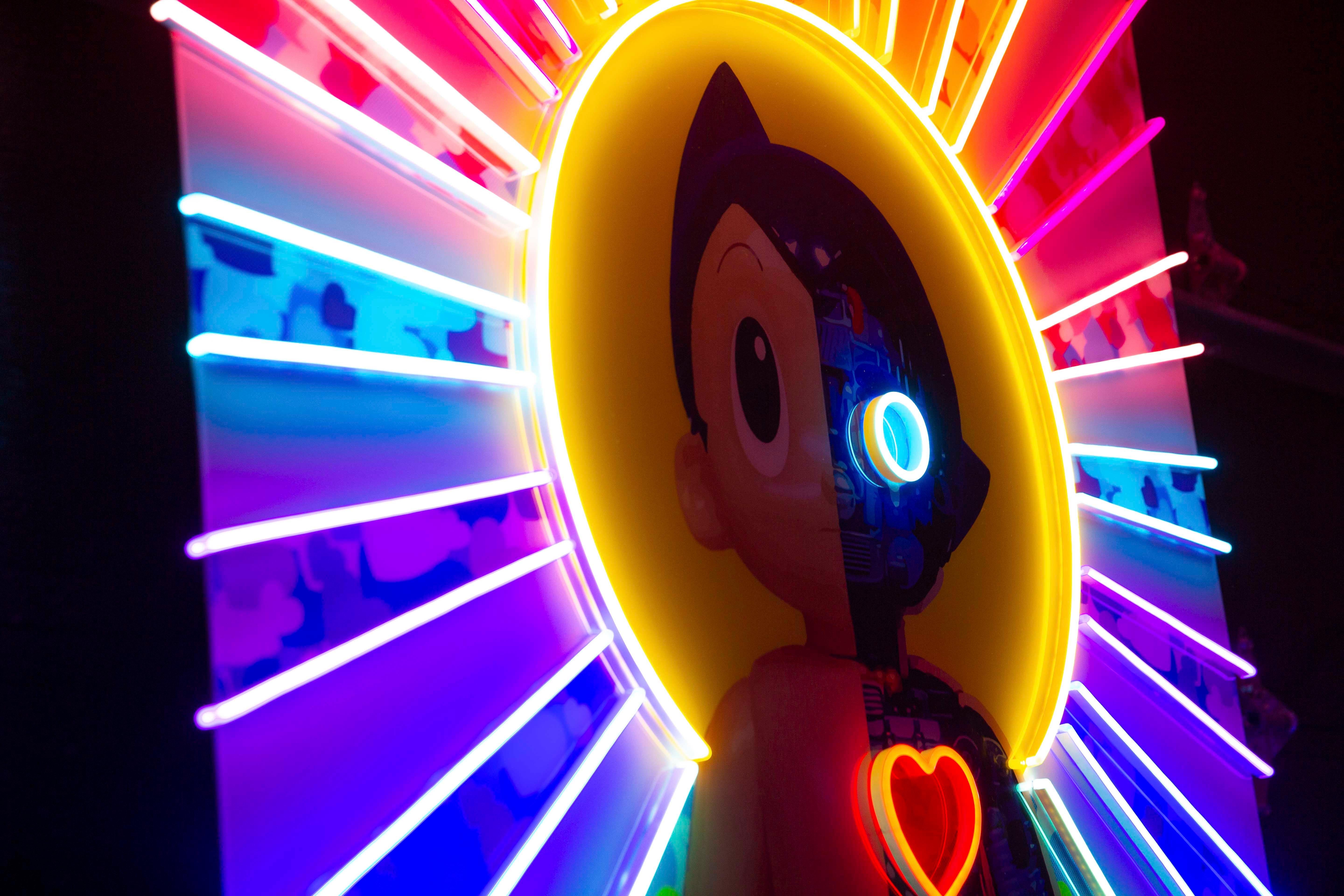 SQRA – Neon Astro Boy, Fotografie 2022 im Angebot 7