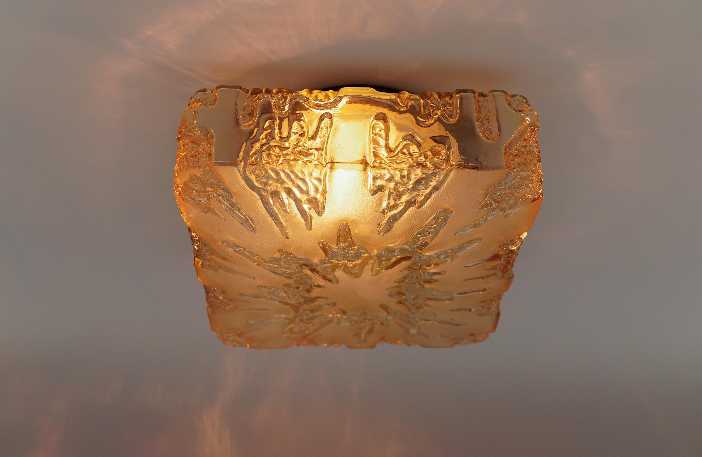 Mid-Century Modern Lampe affleurante carrée en verre ambré 3D par Limburg, Allemagne, années 1960 en vente