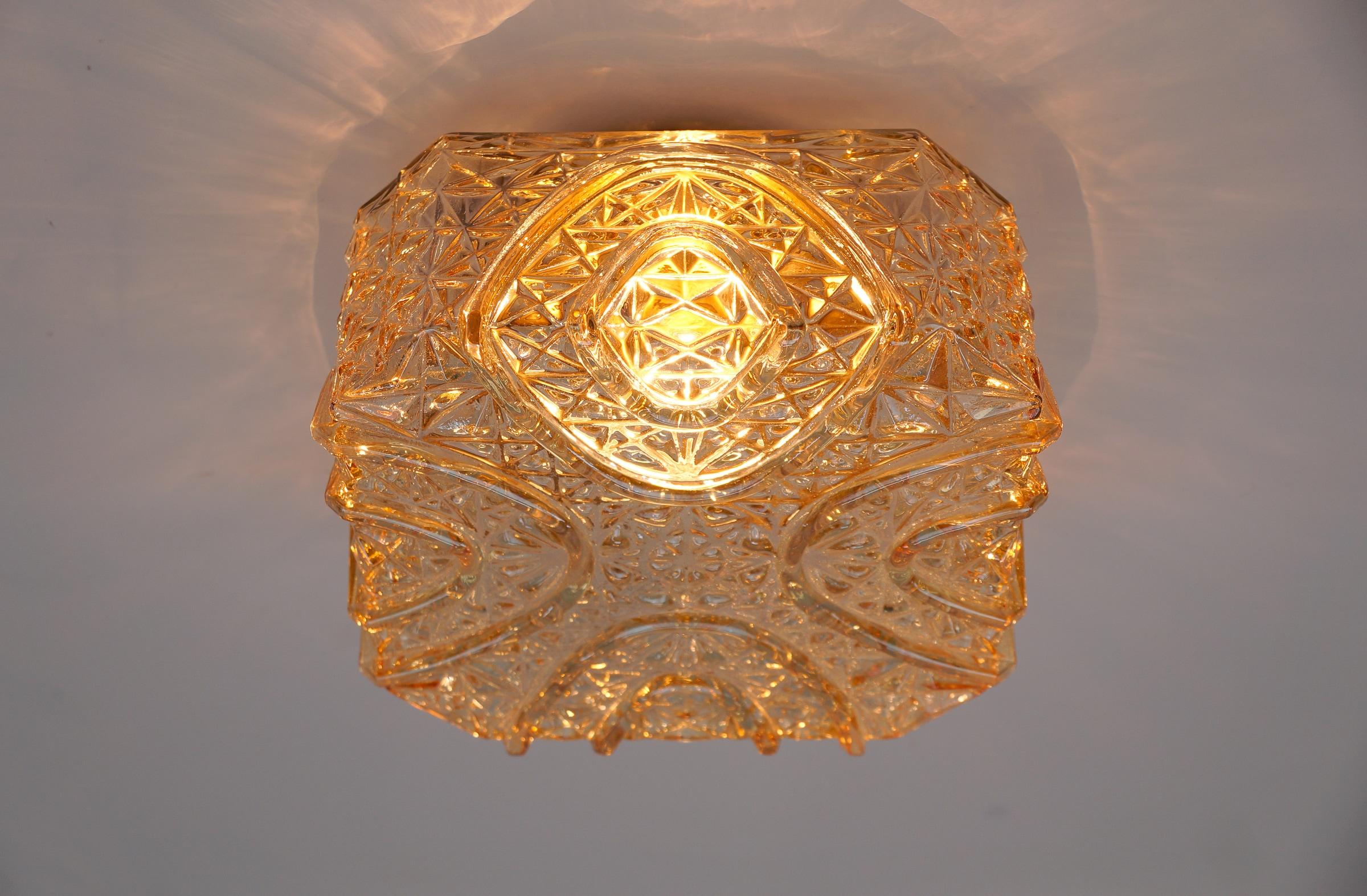 Lámpara empotrada cuadrada 3D de cristal ámbar de Limburg, Alemania Años 60 Moderno de mediados de siglo en venta
