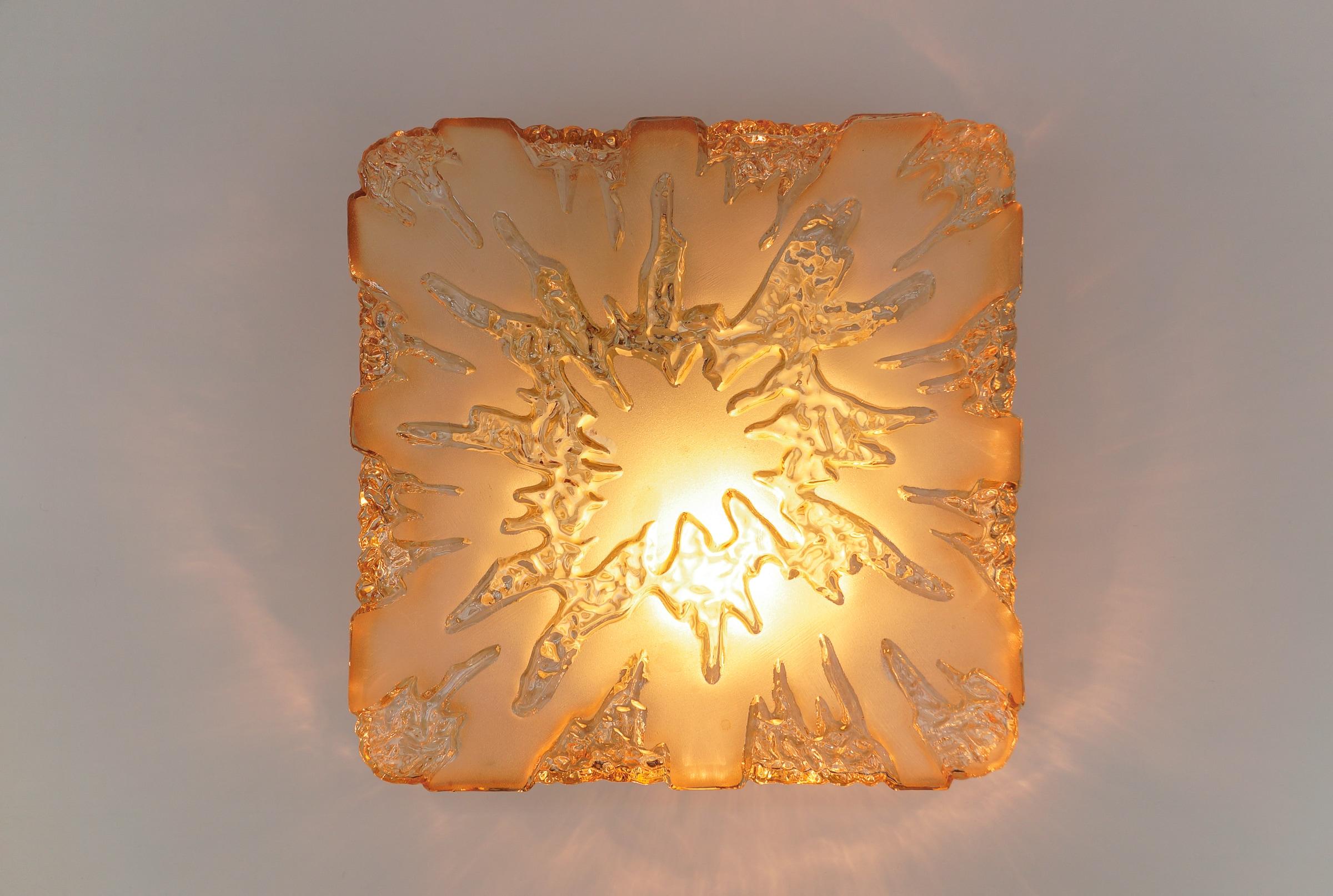 Milieu du XXe siècle Lampe affleurante carrée en verre ambré 3D par Limburg, Allemagne, années 1960 en vente