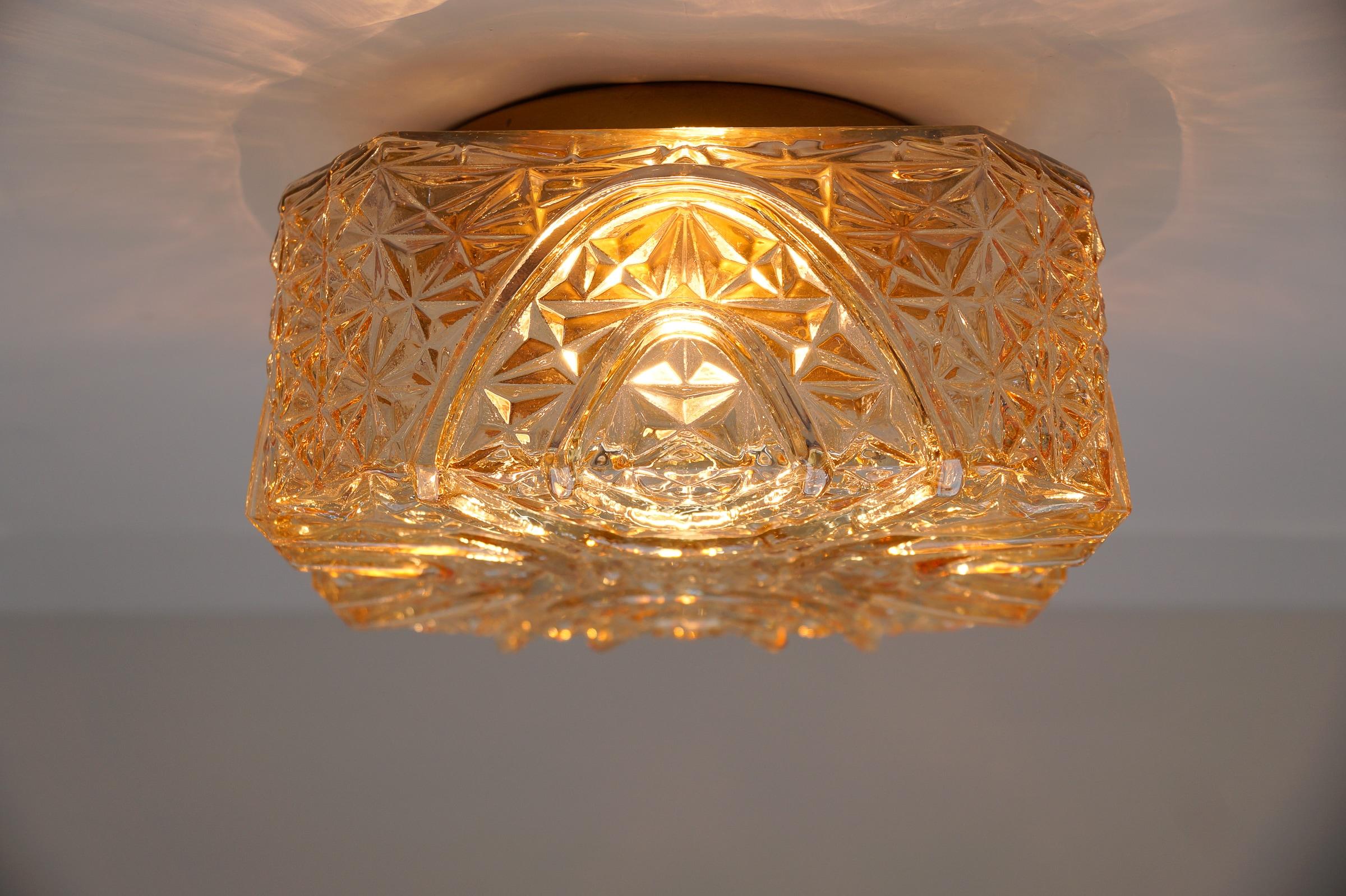 Lámpara empotrada cuadrada 3D de cristal ámbar de Limburg, Alemania Años 60 en venta 2