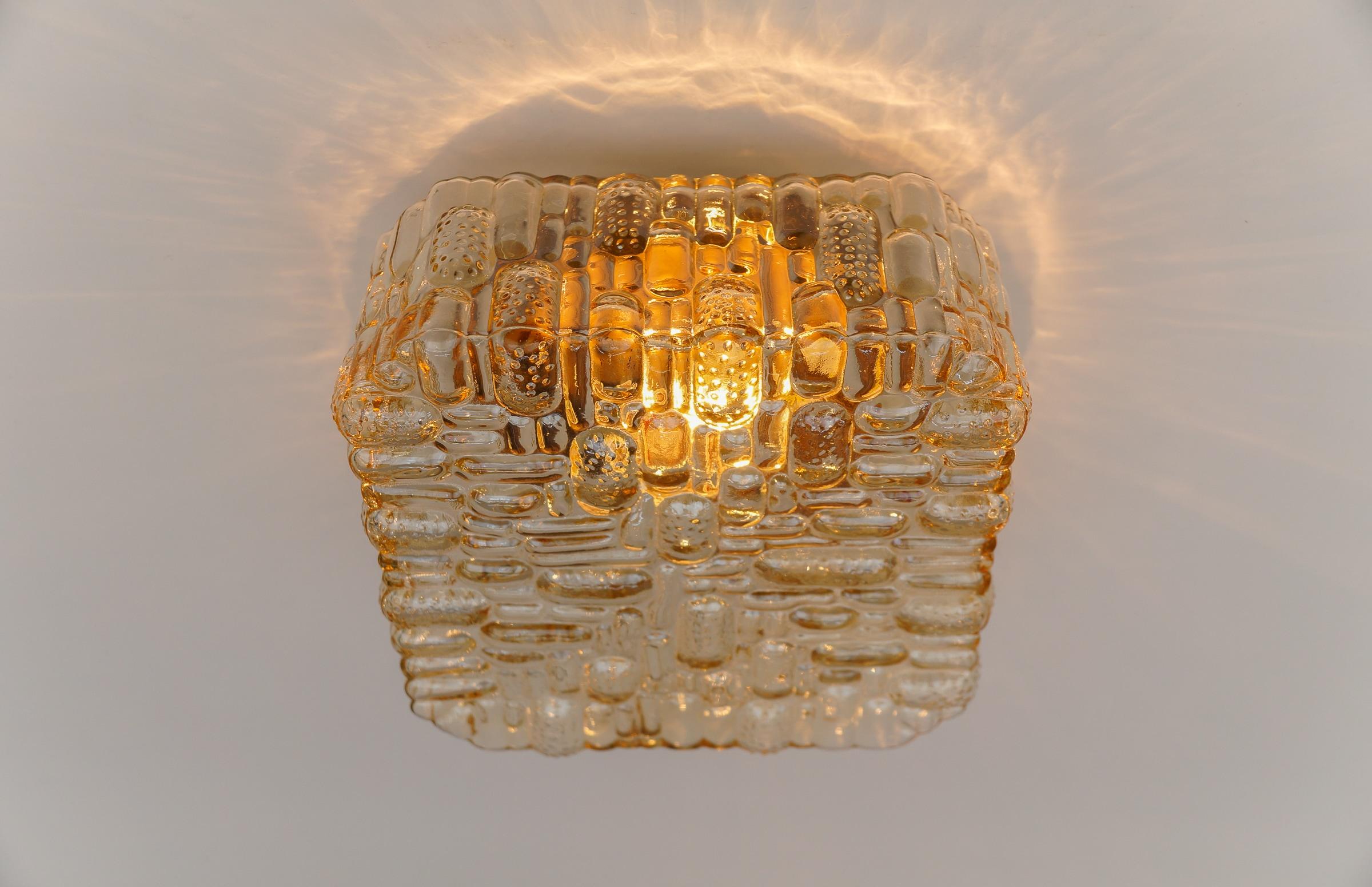 Lámpara empotrada cuadrada 3D de cristal ámbar, Alemania Años 60 en Bueno estado para la venta en Nürnberg, Bayern