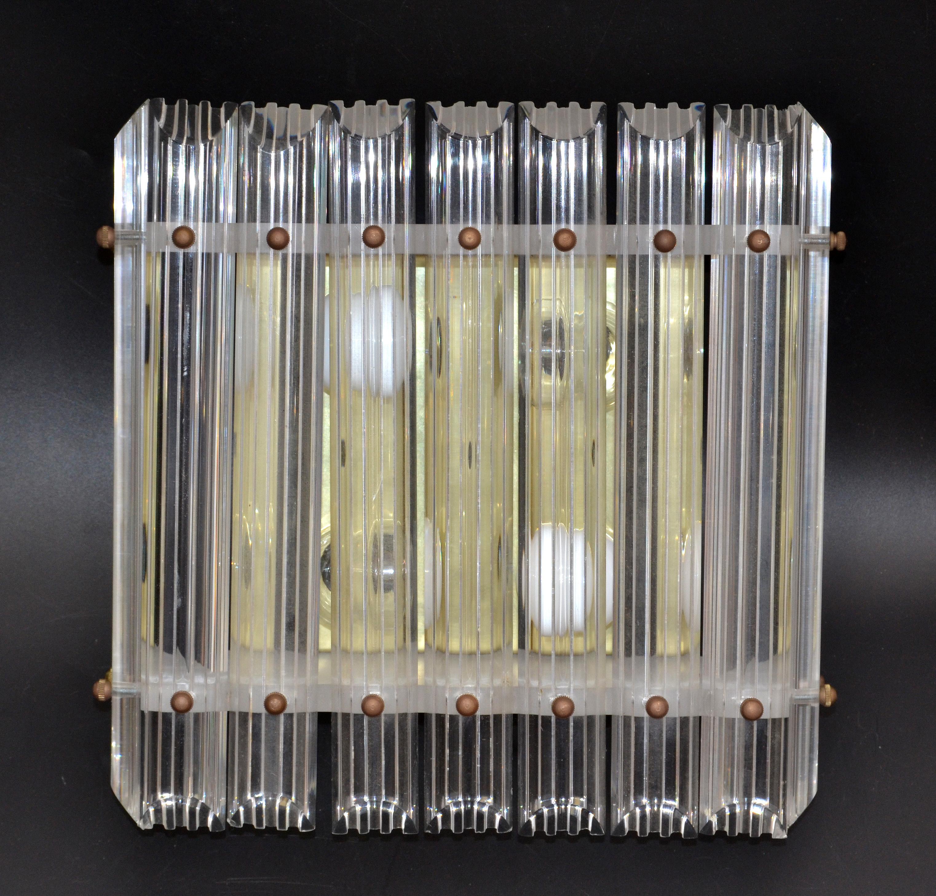 Quadratische 4flammige Einbaubeleuchtung aus klarem Lucite und Messing, Wandleuchter, Mid-Century Modern 1980 im Angebot 9