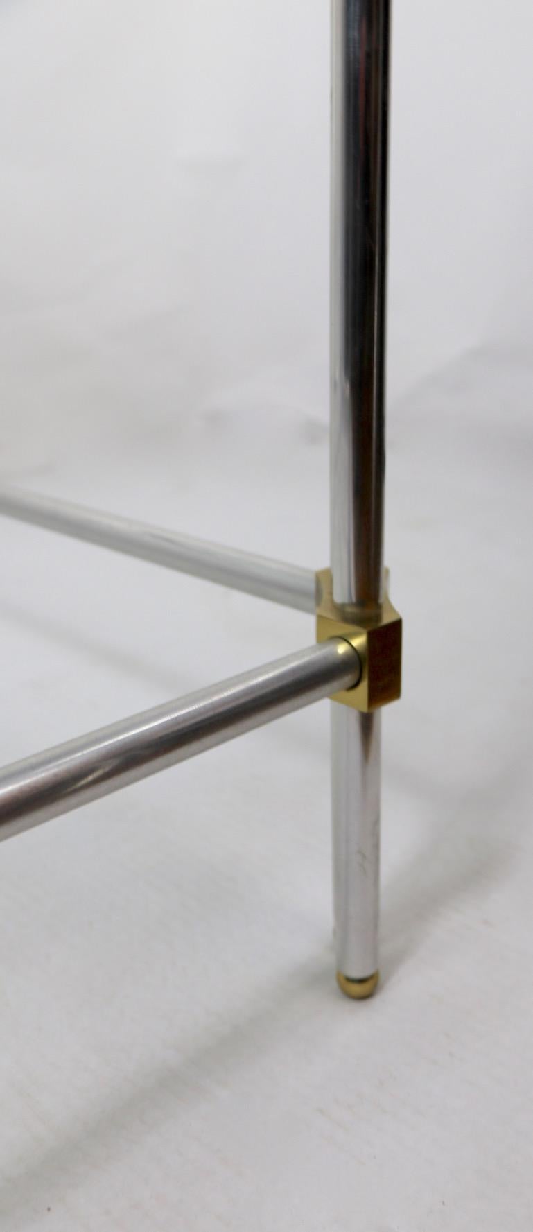 Quadratischer Tisch aus Aluminium, Messing und Glas von John Vesey Inc. im Angebot 5