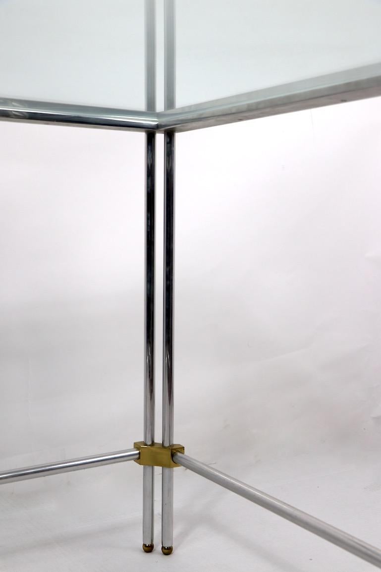 Quadratischer Tisch aus Aluminium, Messing und Glas von John Vesey Inc. im Angebot 6
