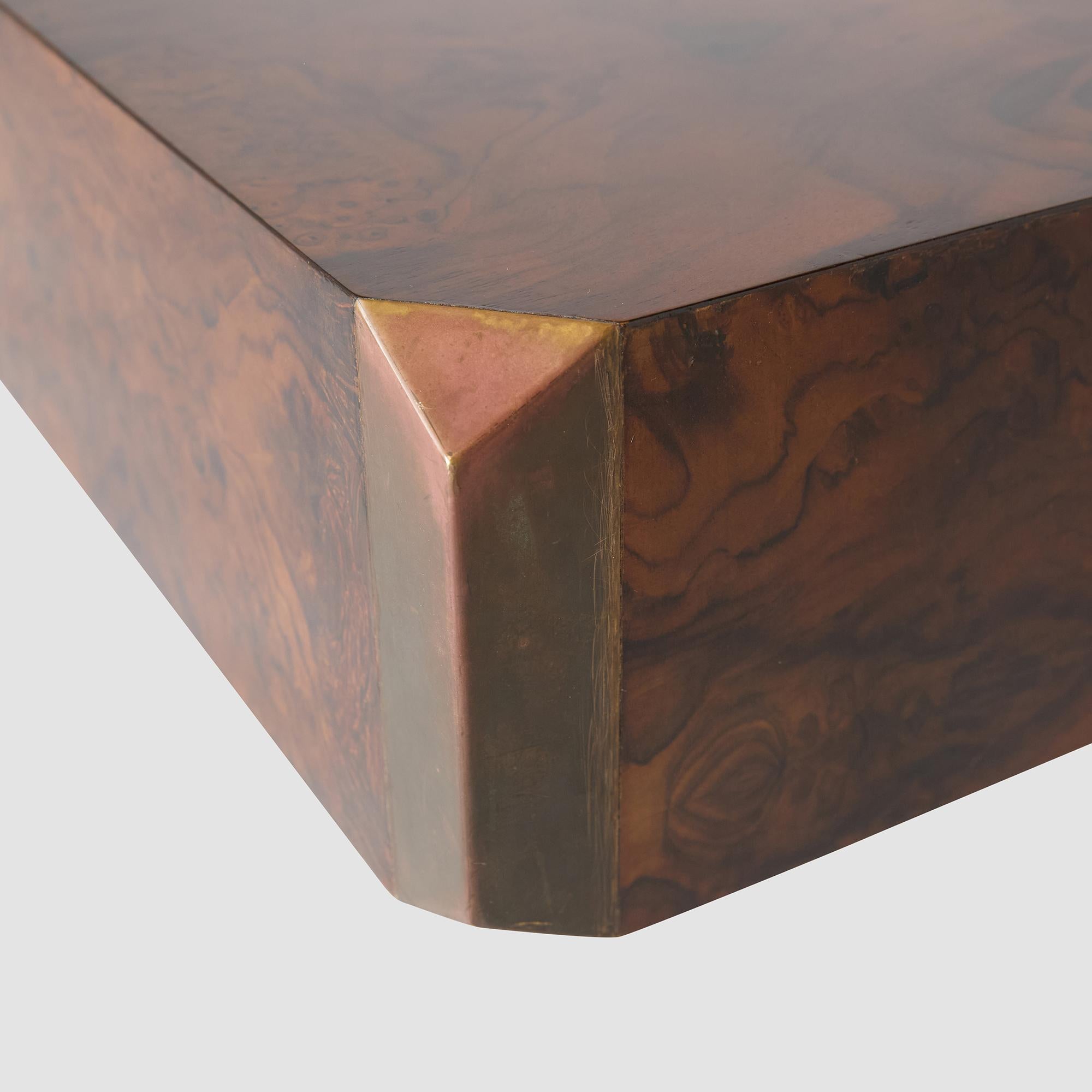 Table basse carrée Alveo en noyer Willy et laiton par Willy Rizzo pour Sabot Bon état - En vente à San Francisco, CA