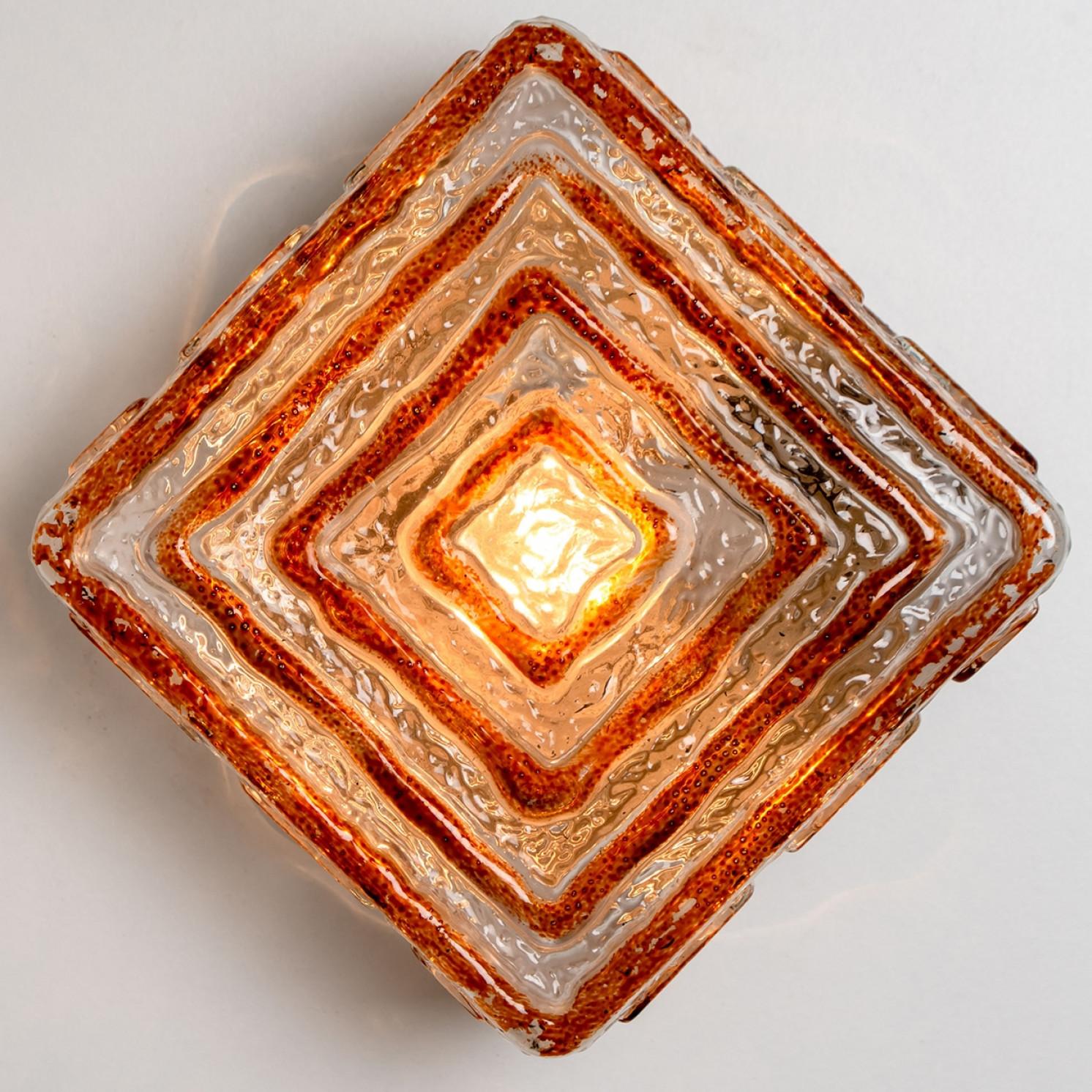 Lampada da parete quadrata in vetro ambrato, anni '70 In condizioni buone in vendita a Rijssen, NL
