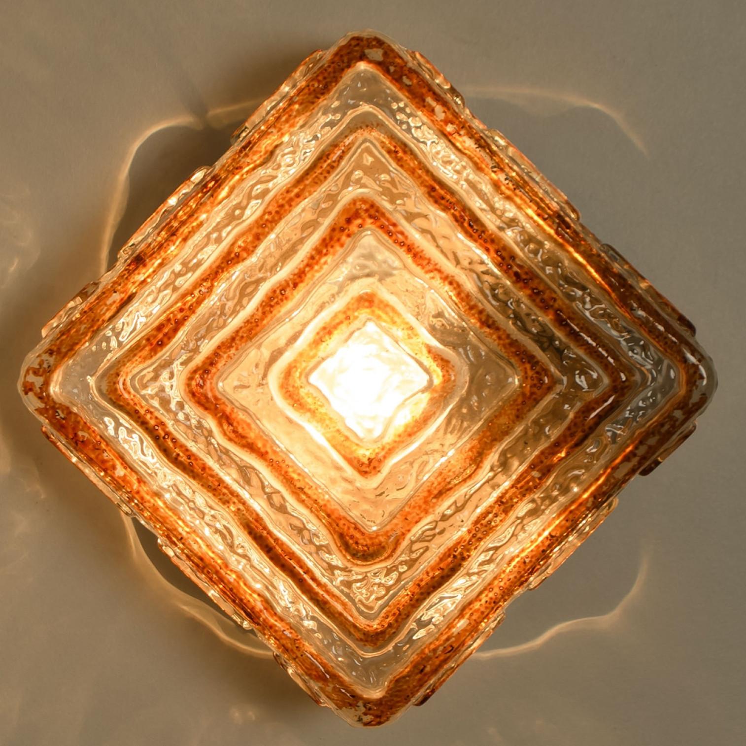 Placcato argento Lampada da parete quadrata in vetro ambrato, anni '70 in vendita