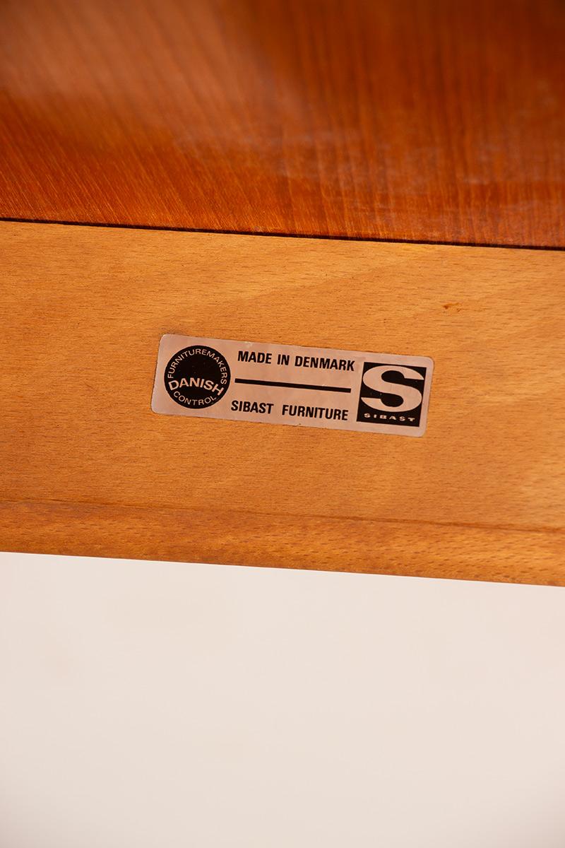 Quadratischer und ausziehbarer dänischer Esstisch aus Teakholz, Modell 592, von Arne Vodder . im Angebot 11