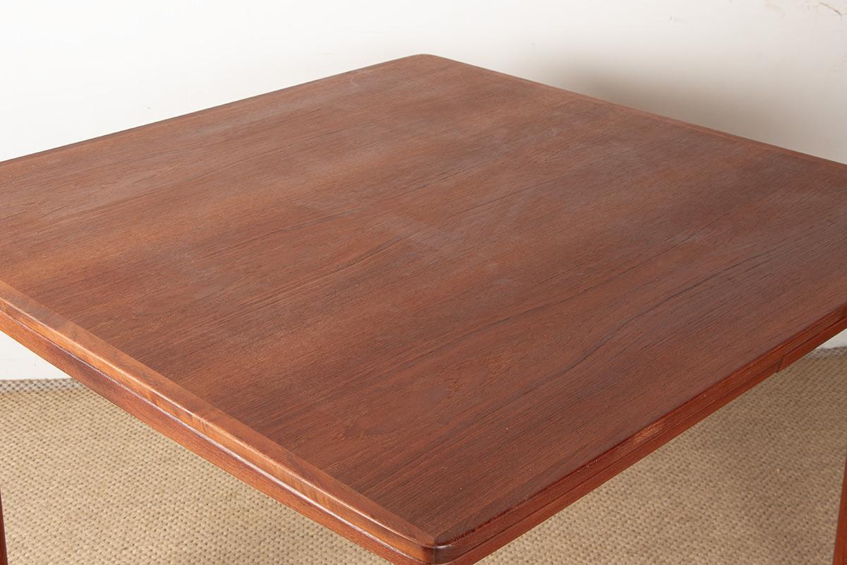 Quadratischer und ausziehbarer dänischer Esstisch aus Teakholz, Modell 592, von Arne Vodder . im Angebot 3