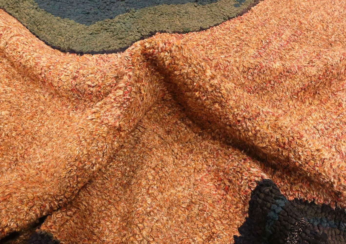 Américain Tapis carré américain ancien à capuche. Taille : 2,13 m x 2,18 m (7 pieds x 7 pieds 2 po.)