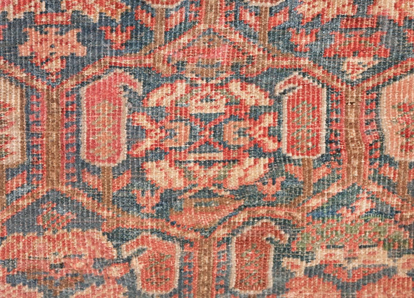 Antiker persischer Bakshaish-Teppich. Größe: 11 ft 4 in x 11 ft 8 in (Persisch) im Angebot