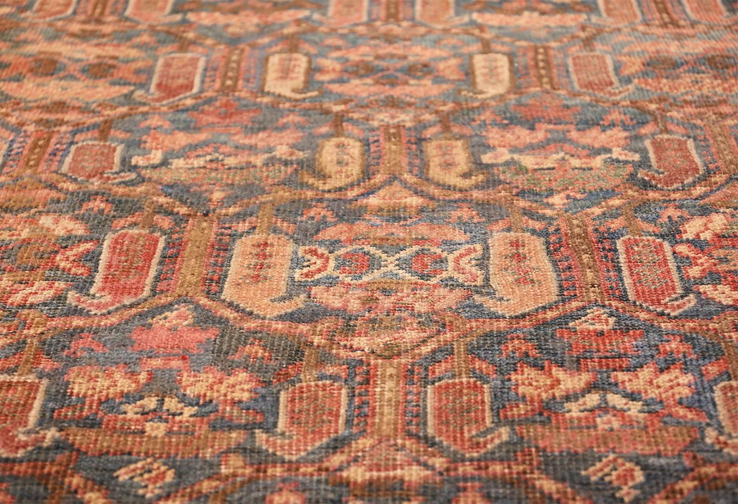 Antique Bakshaish Persian Rug. Size: 11 ft 4 in x 11 ft 8 in In Excellent Condition For Sale In New York, NY
