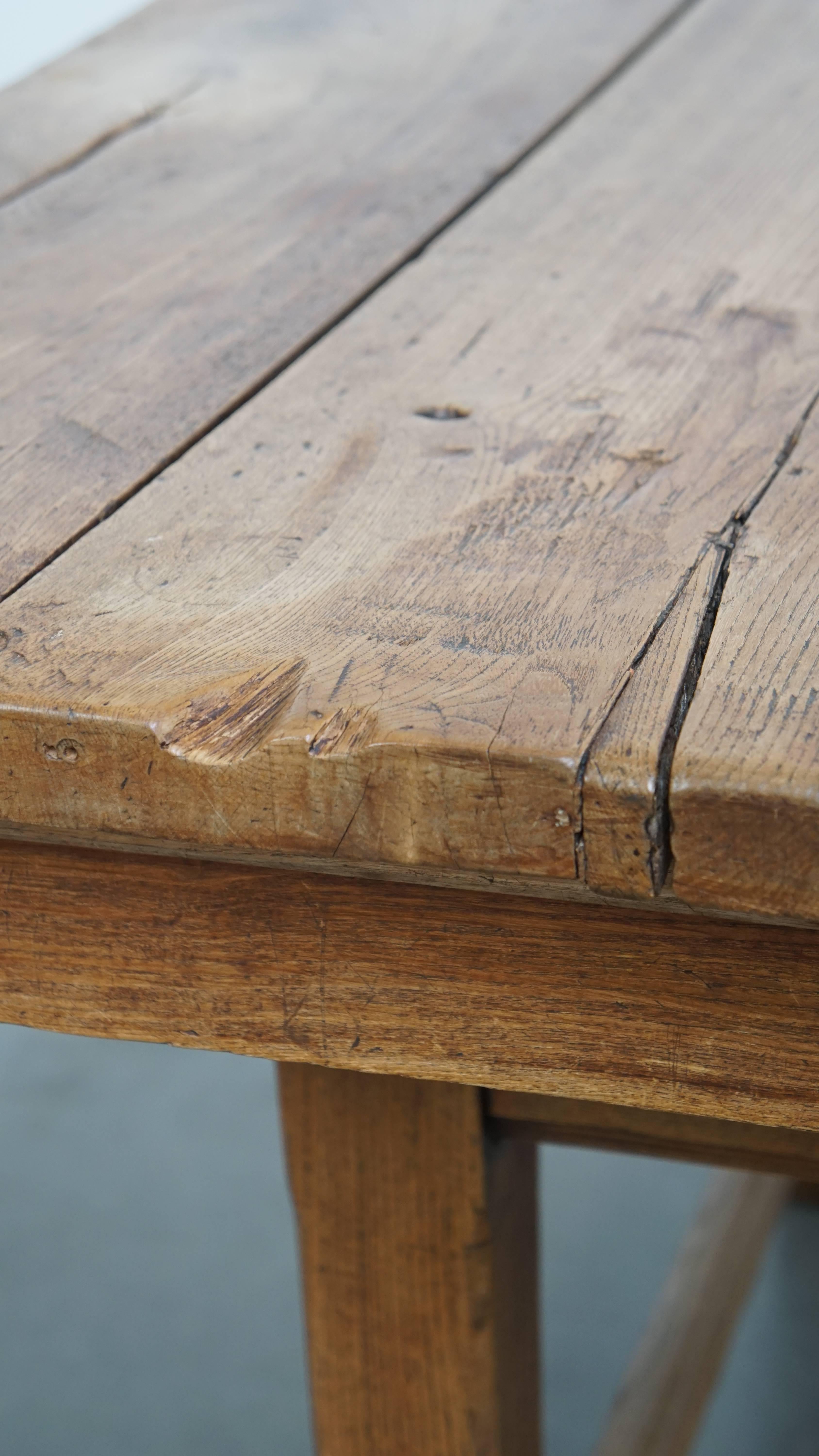 Table de salle à manger carrée en orme antique en vente 3