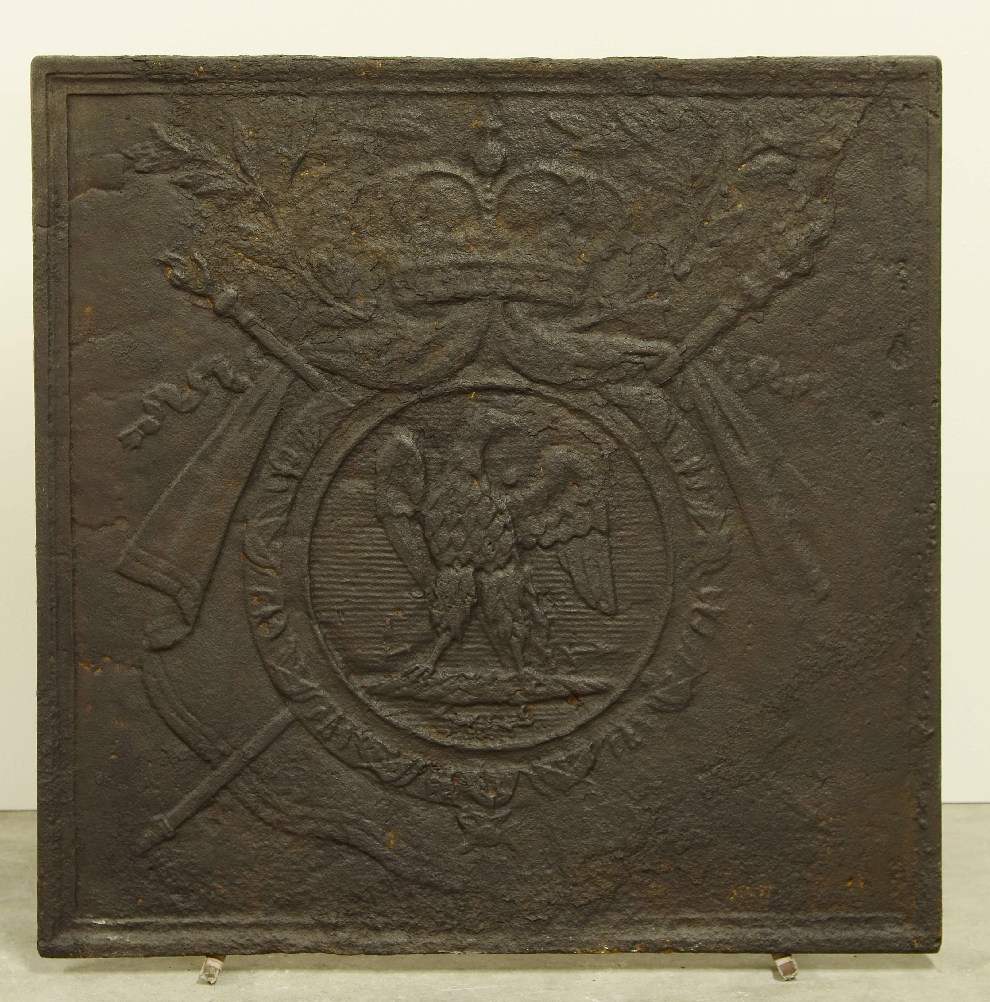 Very nice and decorative French antique cast iron fireback showing the coat of arms 