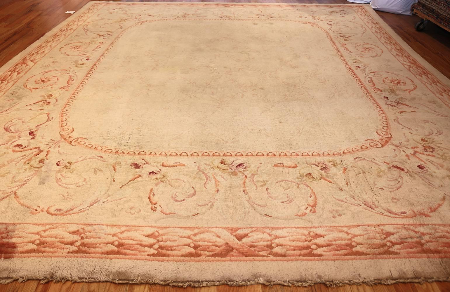 20th Century Antique French Savonnerie Rug. 11 ft 10 in x 12 ft 8 in  For Sale