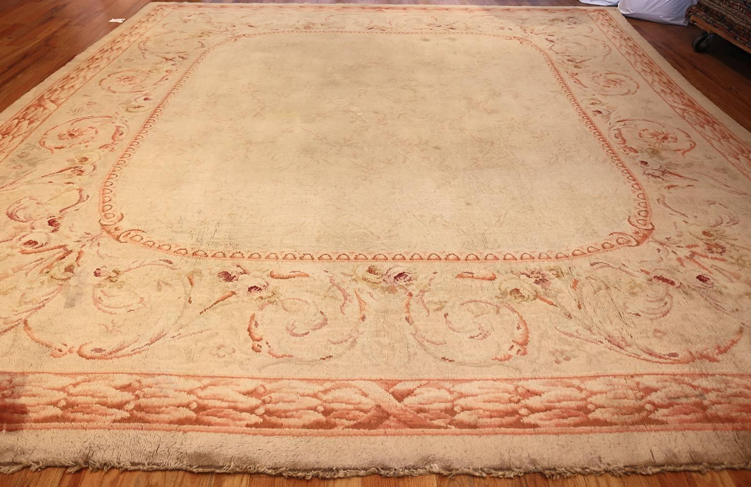 20th Century Antique French Savonnerie Rug. 11 ft 10 in x 12 ft 8 in For Sale