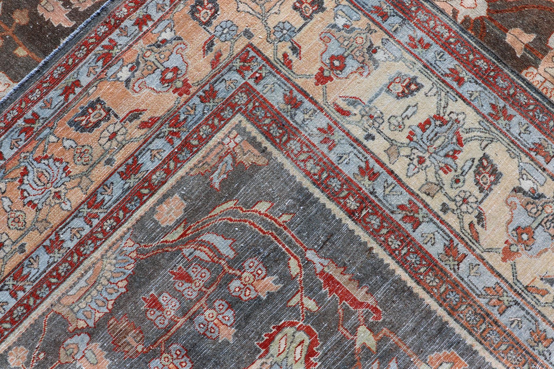 Tapis persan ancien carré Malayer avec un champ brun et un motif floral stylisé en vente 9