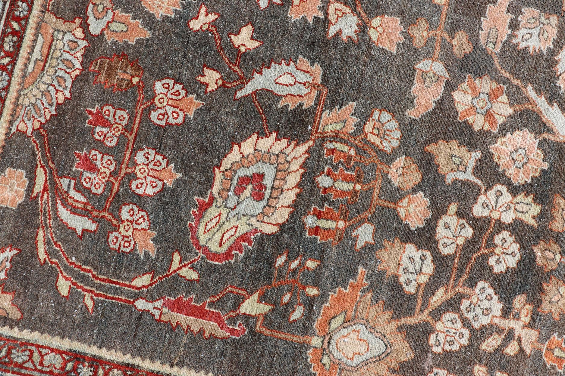 Tapis persan ancien carré Malayer avec un champ brun et un motif floral stylisé en vente 1