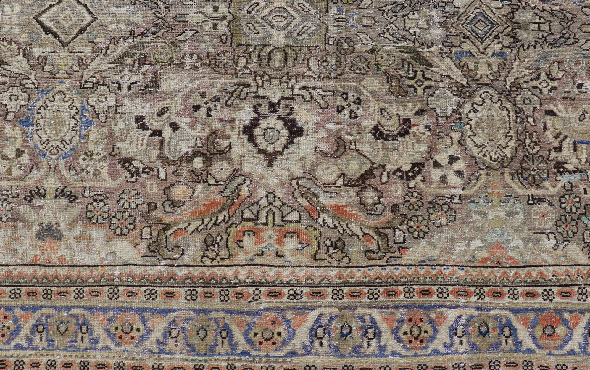 Tapis ancien carré persan Sultanabad-Mahal à motifs sub-géométriques sur tout le pourtour en vente 1