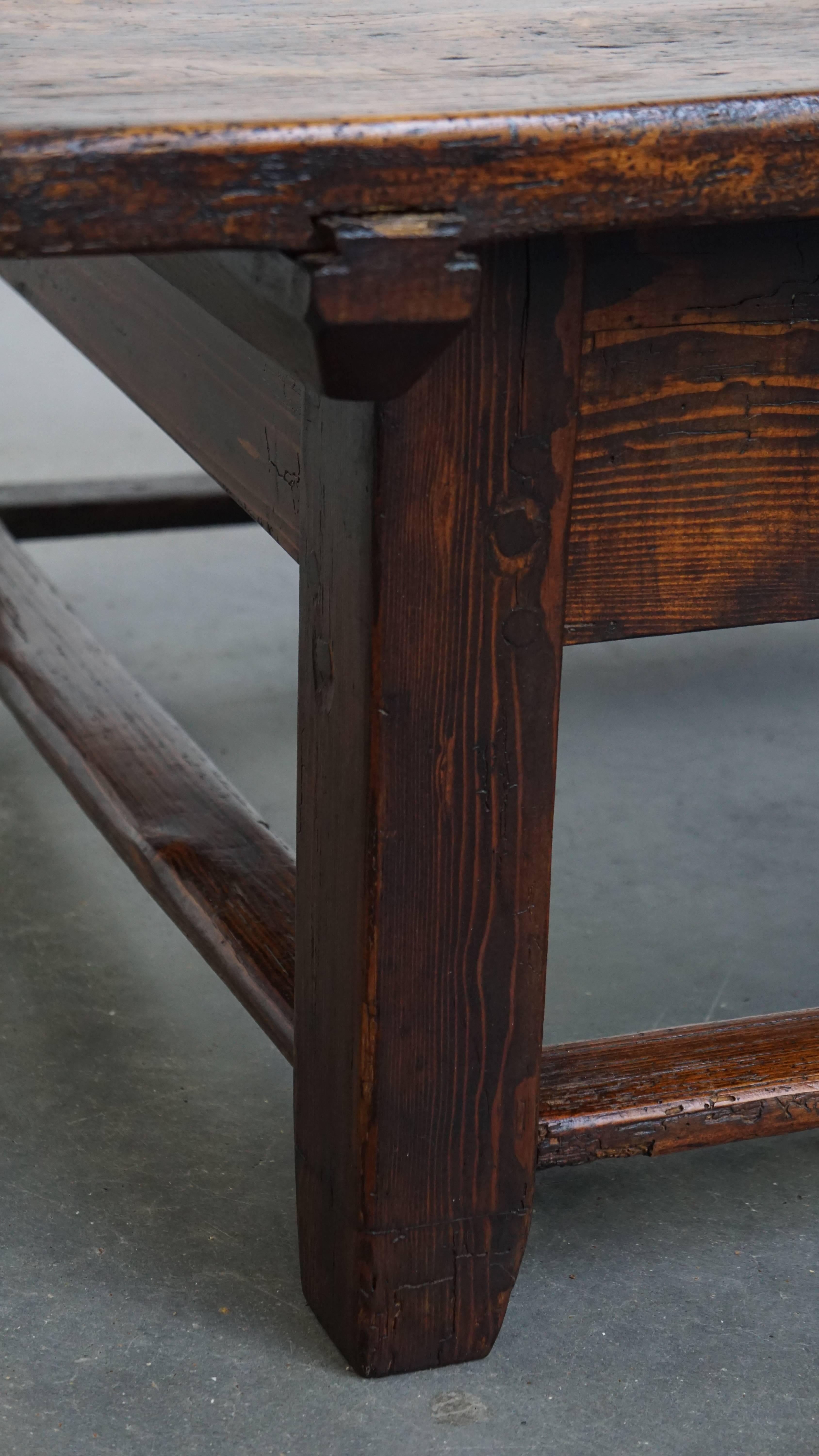 Square antique Southern European coffee table from the early 19th century For Sale 3