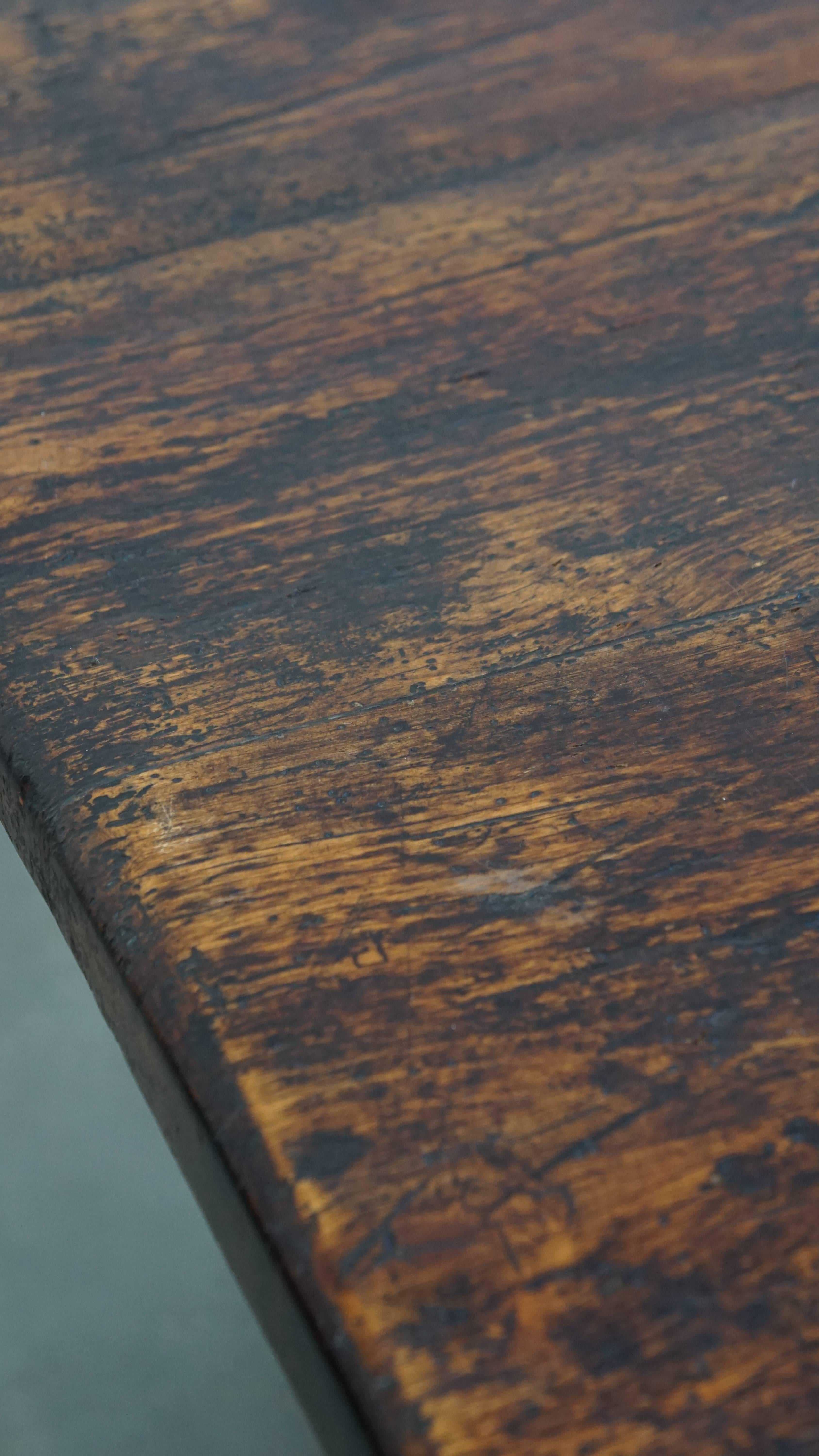 Square antique Southern European coffee table from the early 19th century For Sale 4