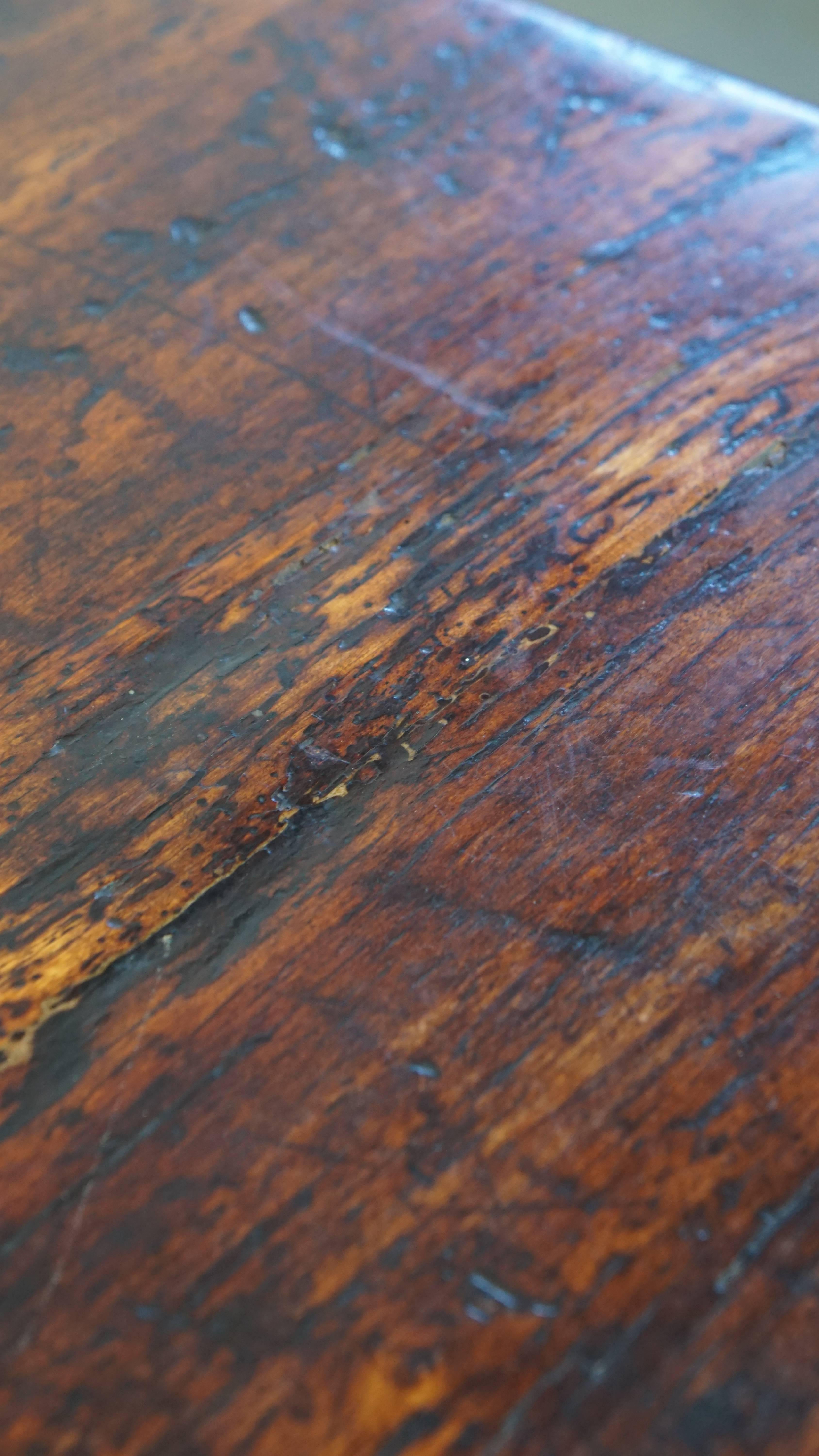 Square antique Southern European coffee table from the early 19th century For Sale 5