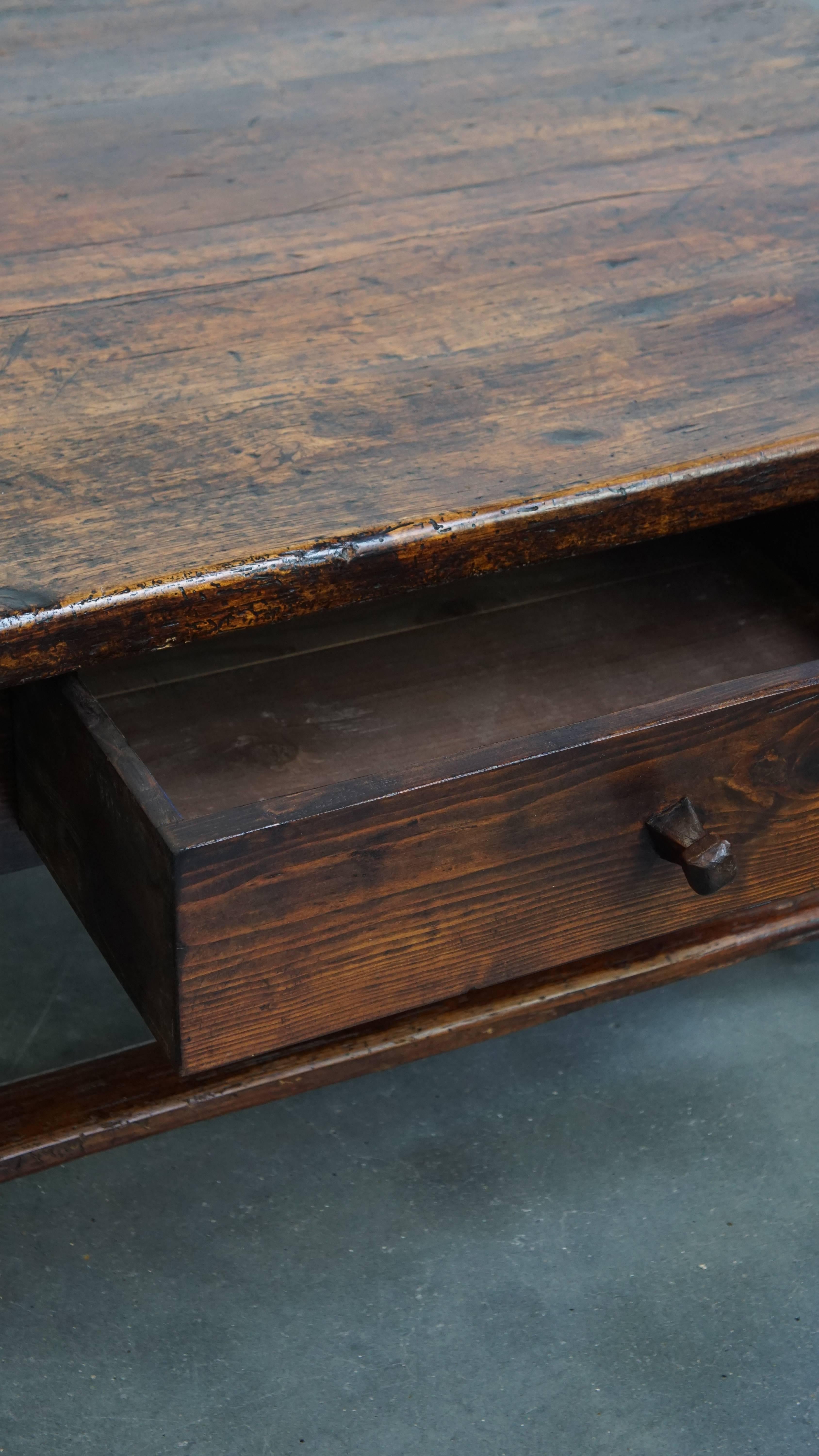 Square antique Southern European coffee table from the early 19th century For Sale 1