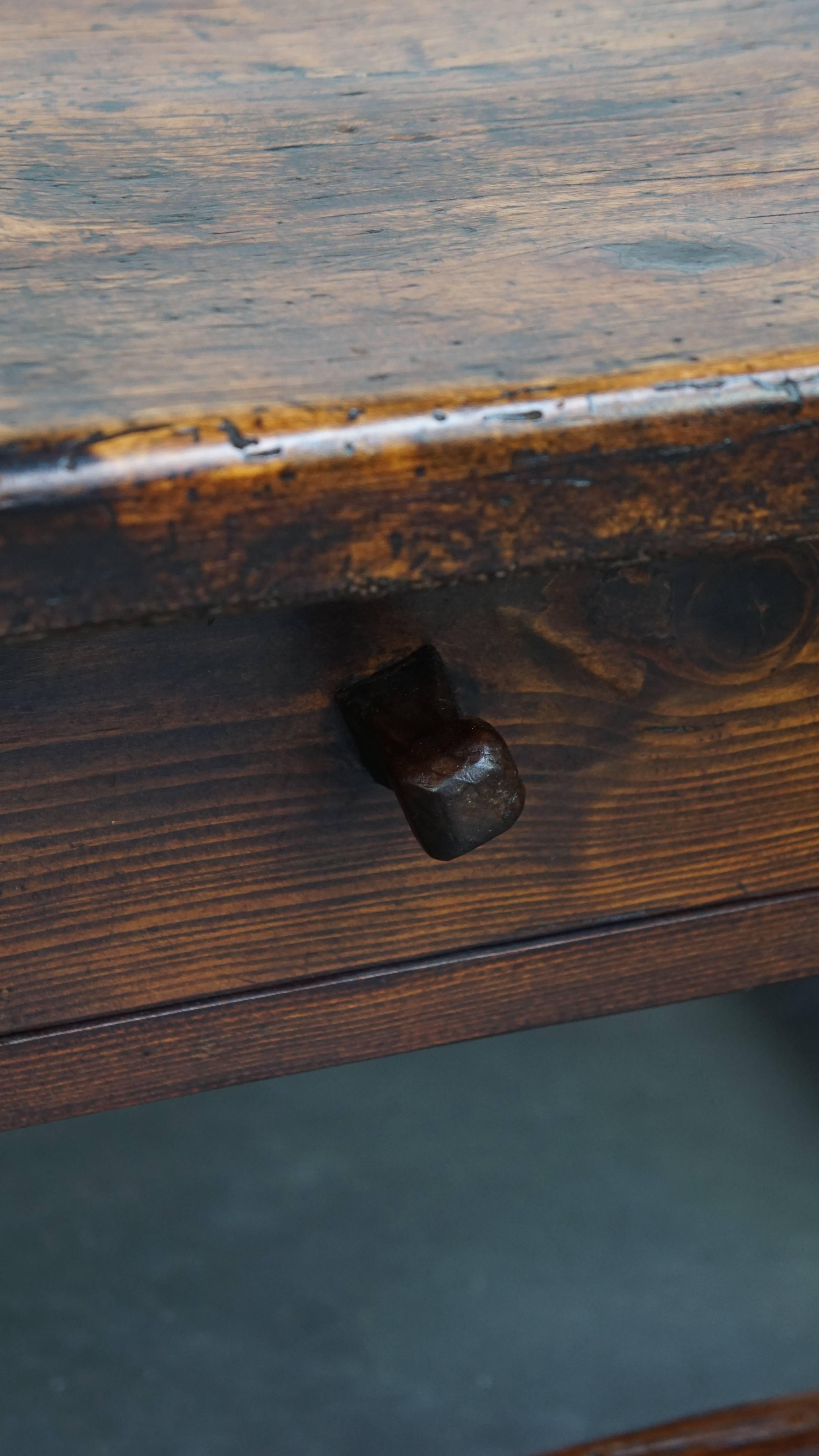 Square antique Southern European coffee table from the early 19th century For Sale 2