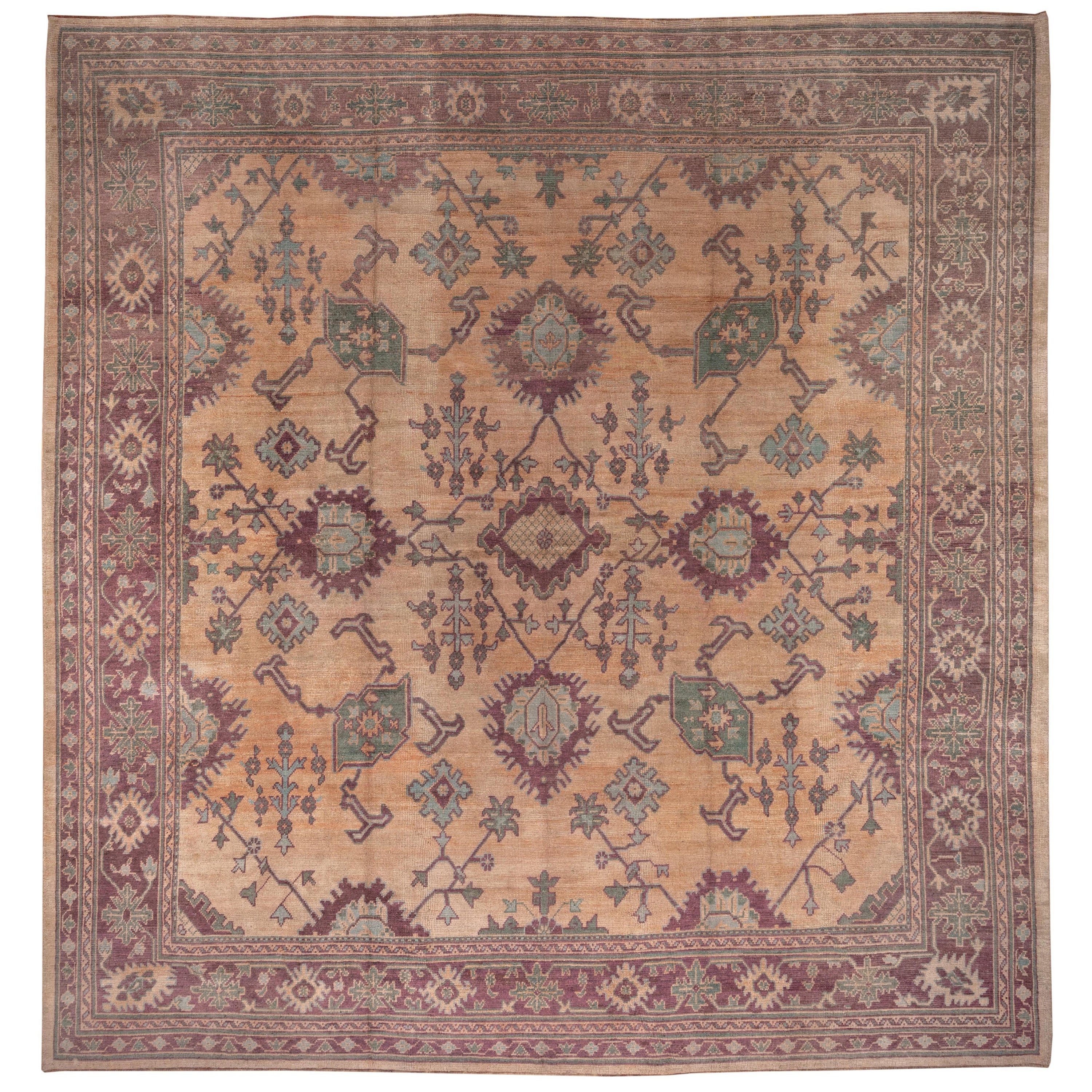 Quadratischer antiker türkischer Oushak-Teppich