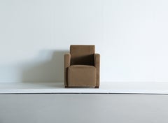 Fauteuil club à accoudoirs carrés, recouvert d'alpaga pur