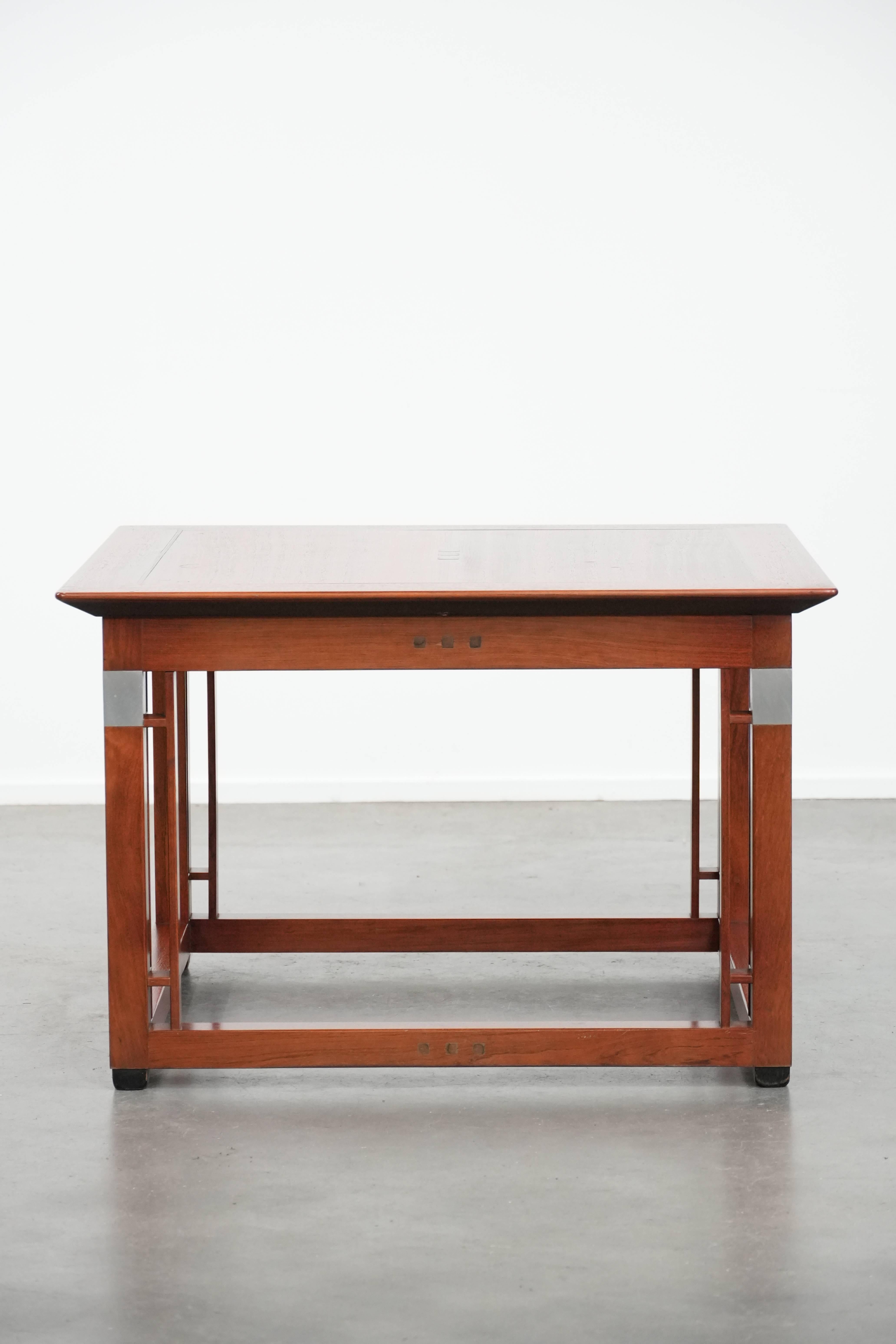 Romain classique Square Art Deco design side/coffee table en vente