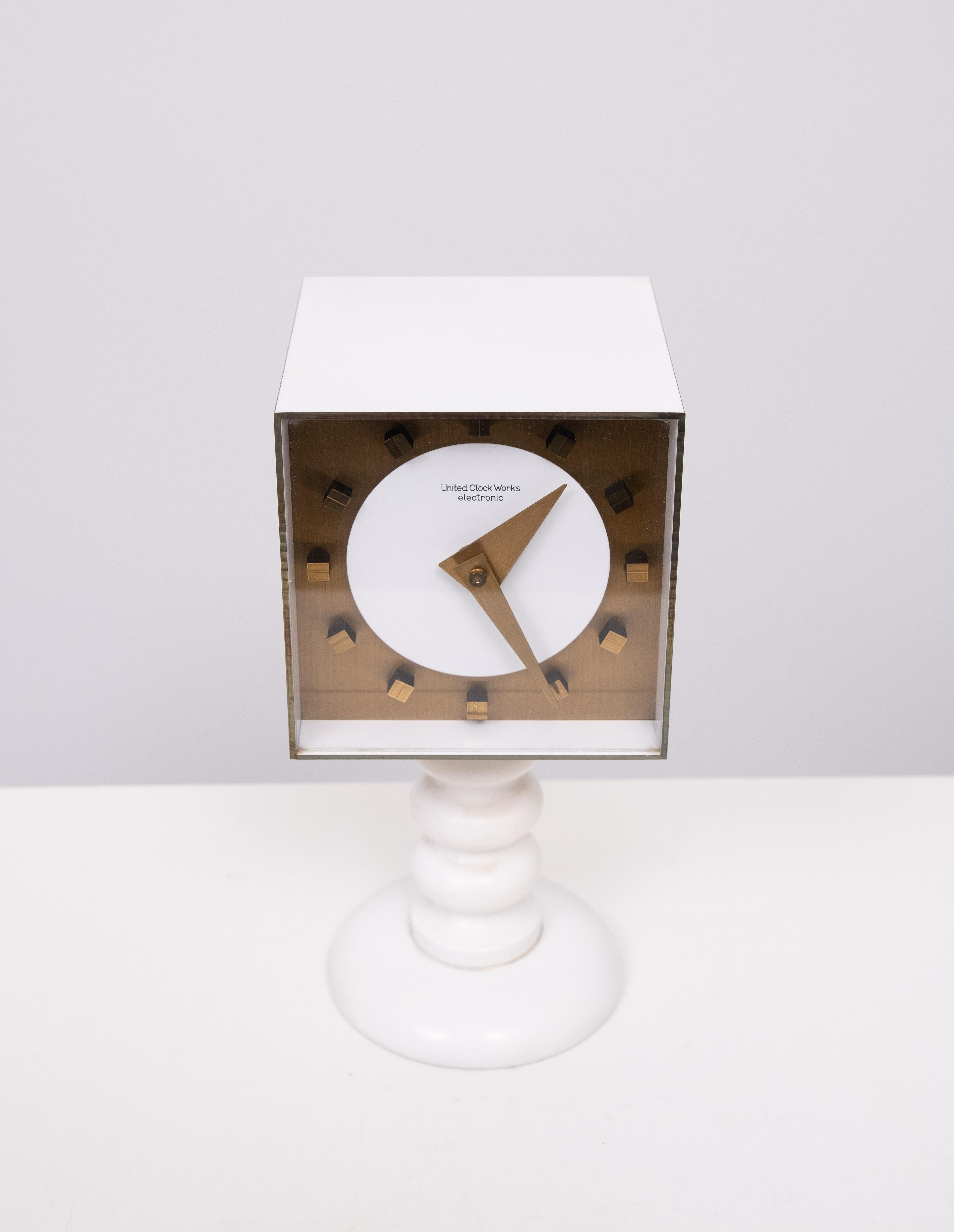 Reloj de sobremesa cuadrado Atlanta Electric, by Kienzle Germany Años 60 en venta 3