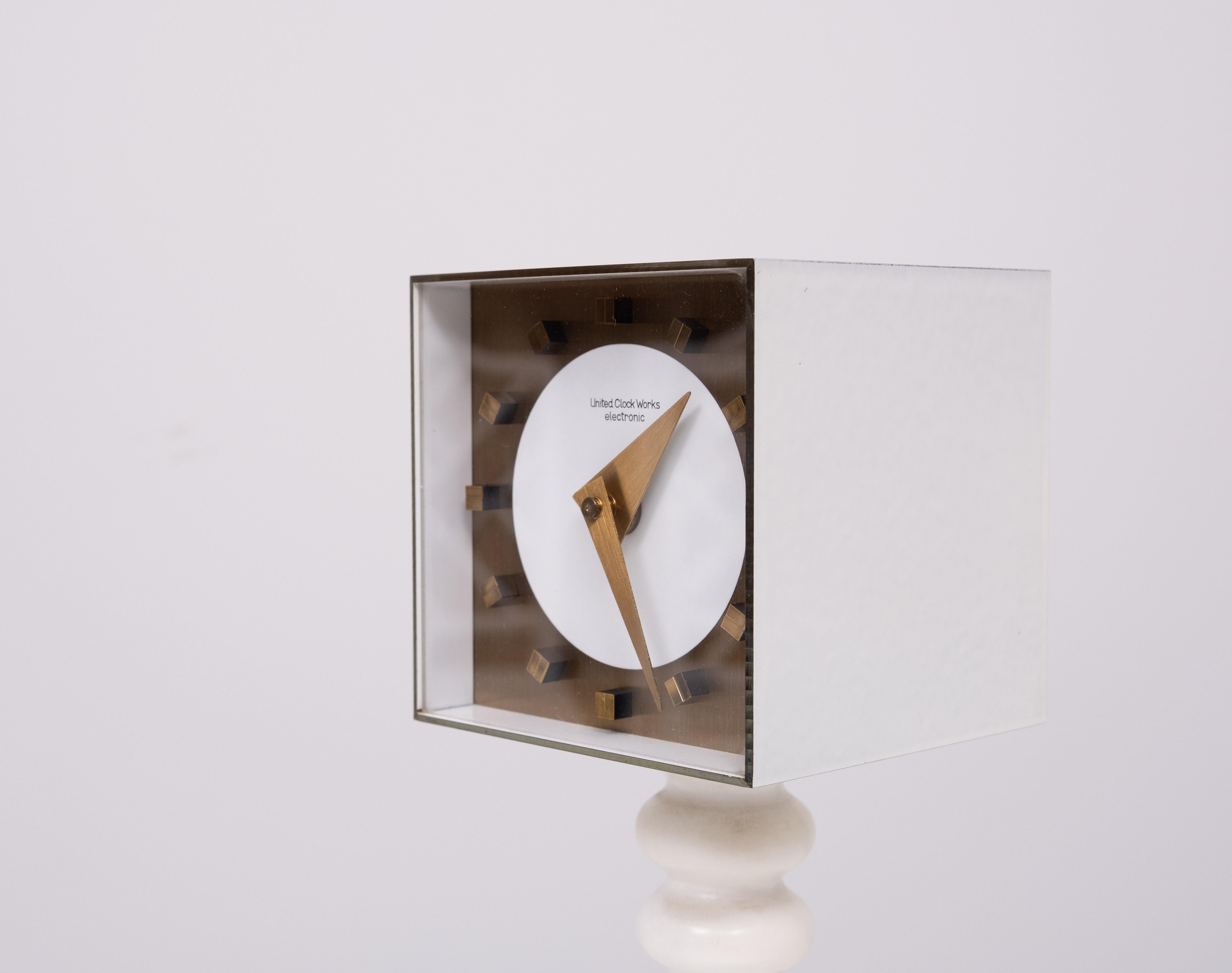 Reloj de sobremesa cuadrado Atlanta Electric, by Kienzle Germany Años 60 mediados del siglo XX en venta