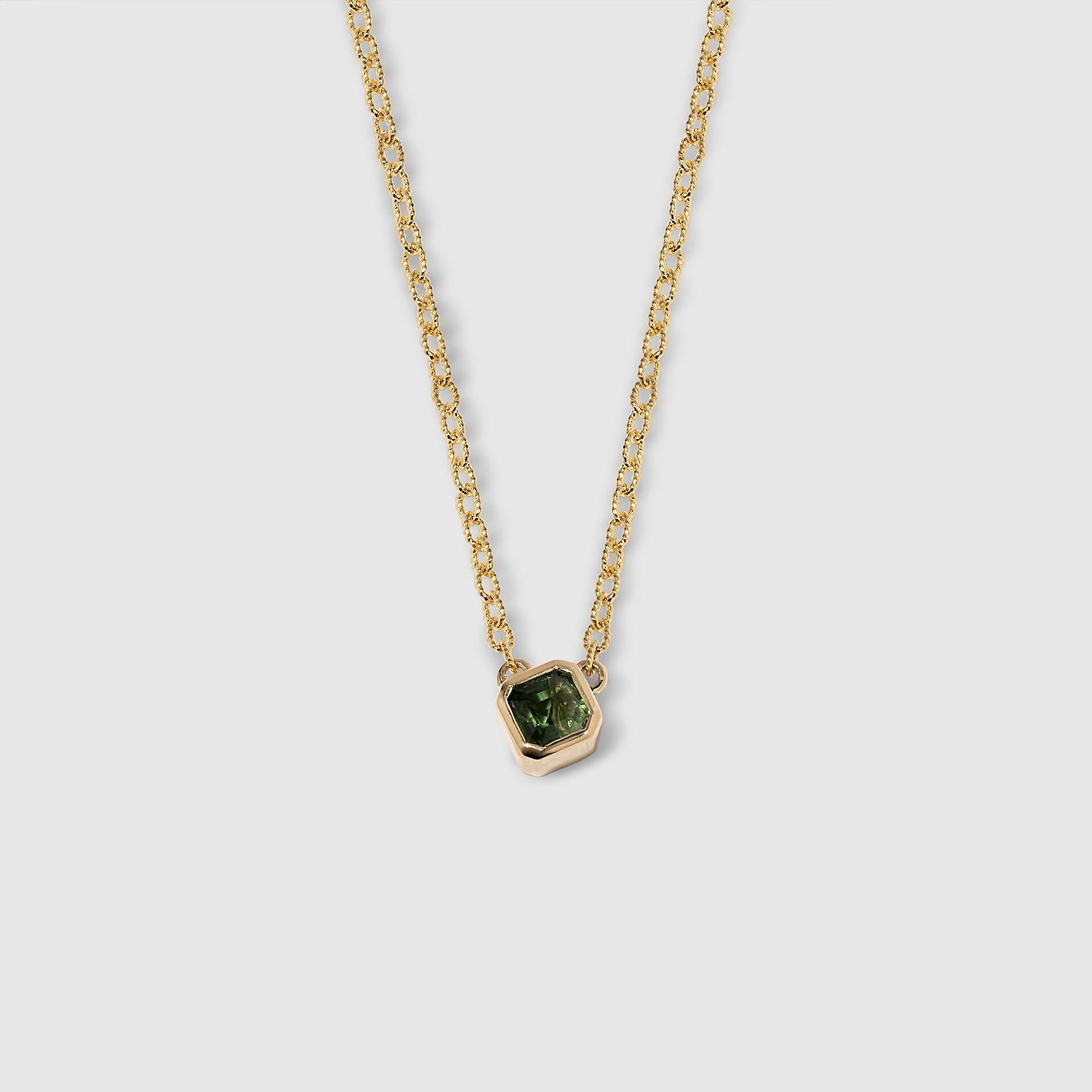 Pendentif Tourmaline verte carrée, sertie d'un chaton, en or 14K, chaîne ovale, cadeau pour elle Neuf - En vente à Bozeman, MT