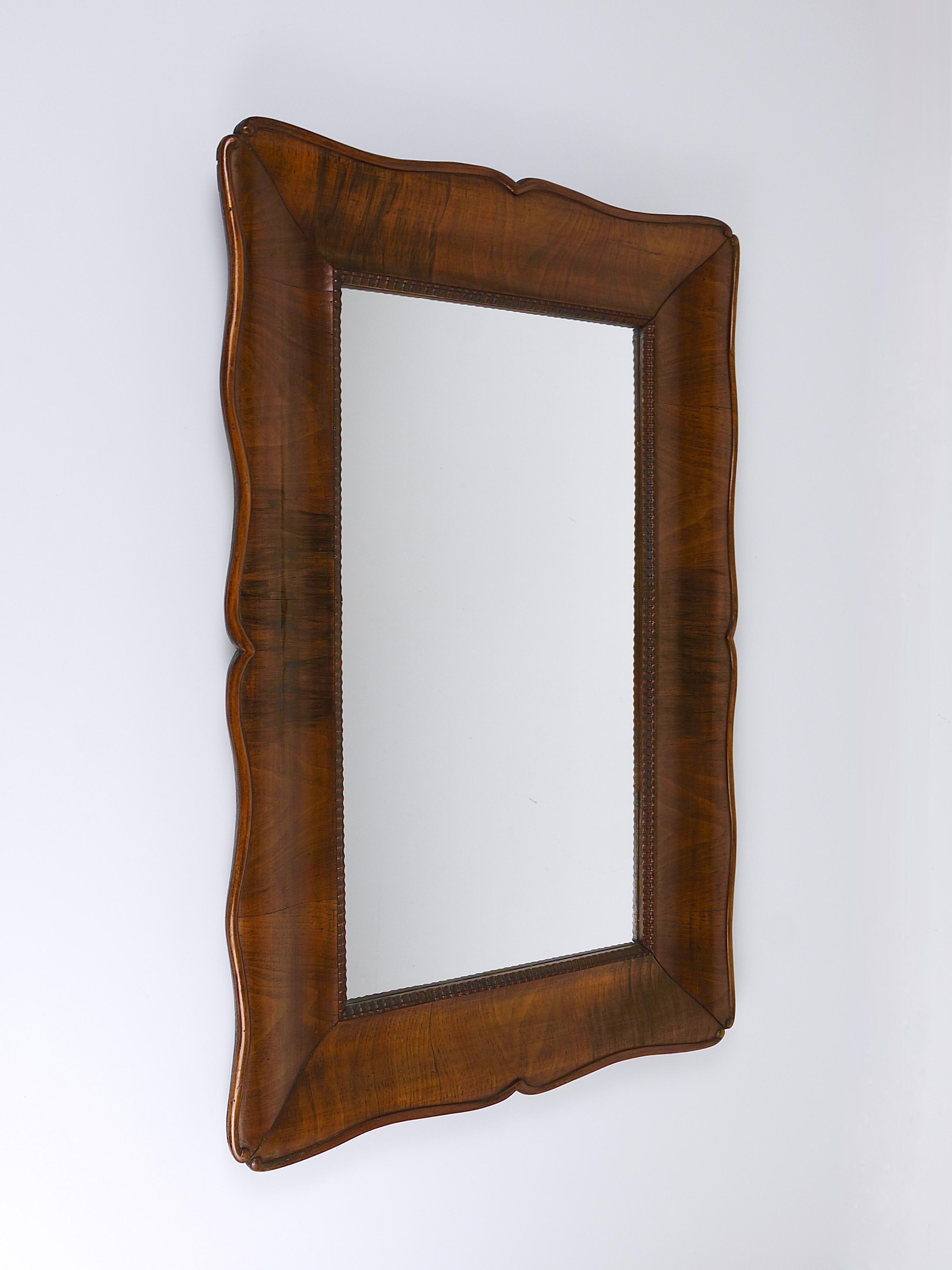 Square Biedermeier Carved & Scalloped Walnut Wall Mirror, Vienna, ca. 1850 For Sale 6