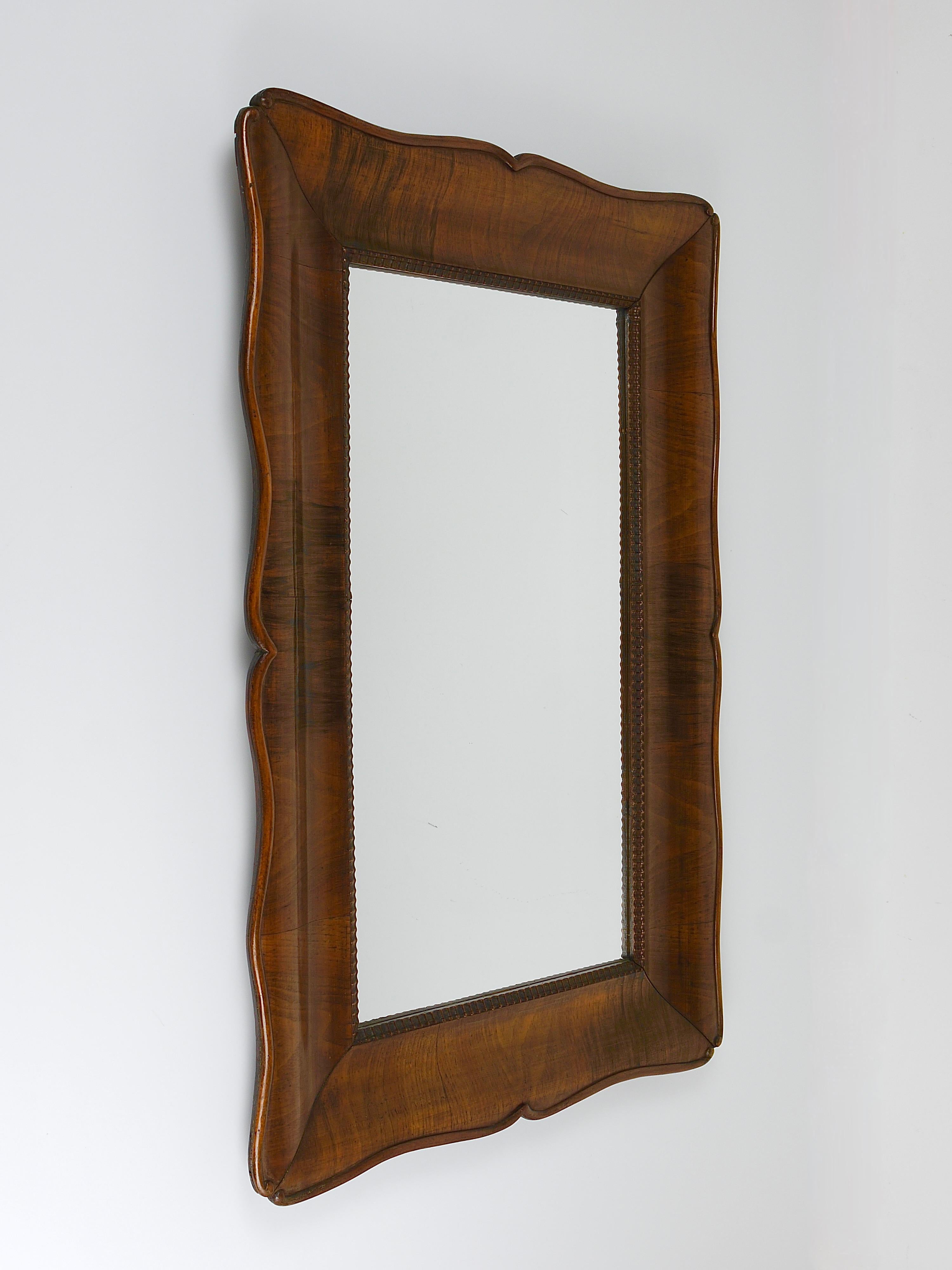 Square Biedermeier Carved & Scalloped Walnut Wall Mirror, Vienna, ca. 1850 For Sale 8