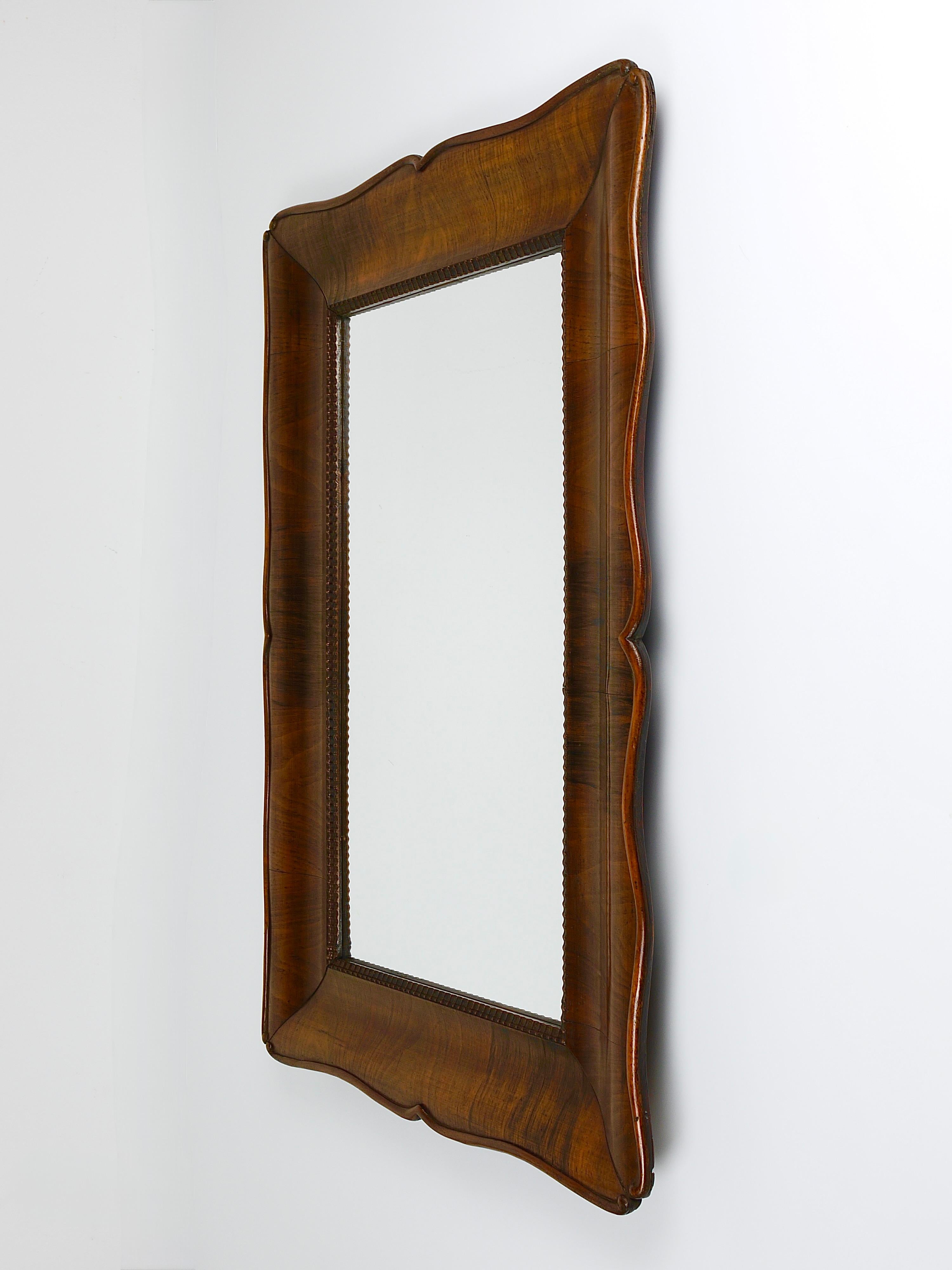 Square Biedermeier Carved & Scalloped Walnut Wall Mirror, Vienna, ca. 1850 For Sale 10
