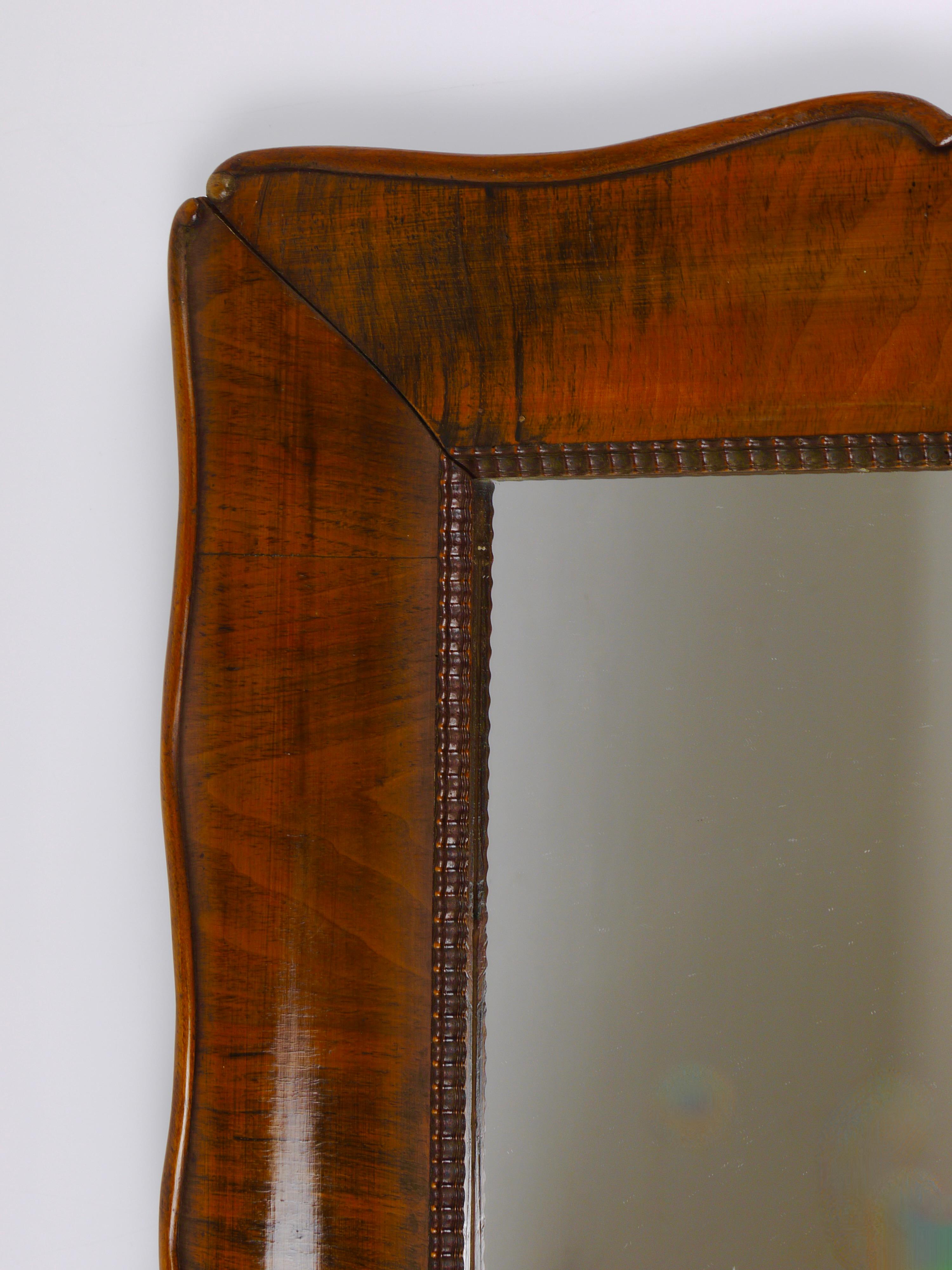 Square Biedermeier Carved & Scalloped Walnut Wall Mirror, Vienna, ca. 1850 For Sale 13