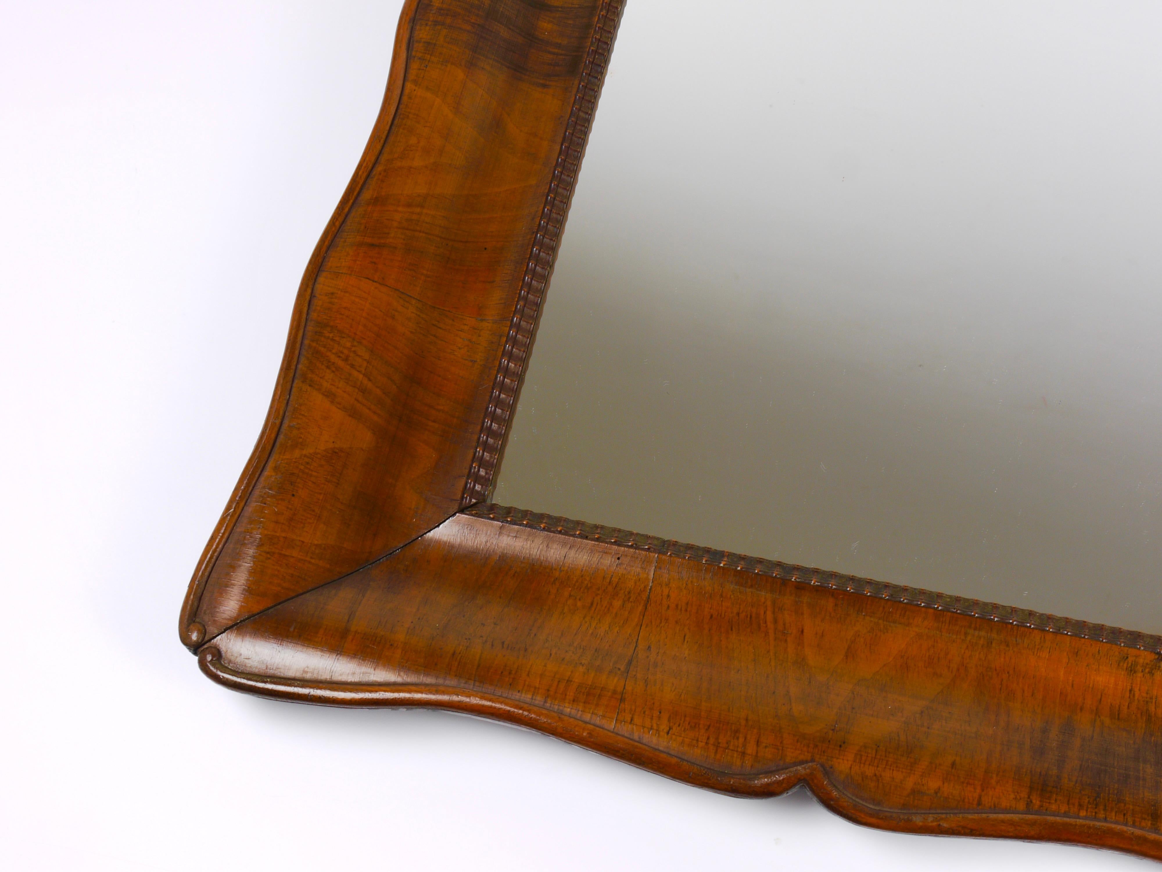 Square Biedermeier Carved & Scalloped Walnut Wall Mirror, Vienna, ca. 1850 For Sale 1