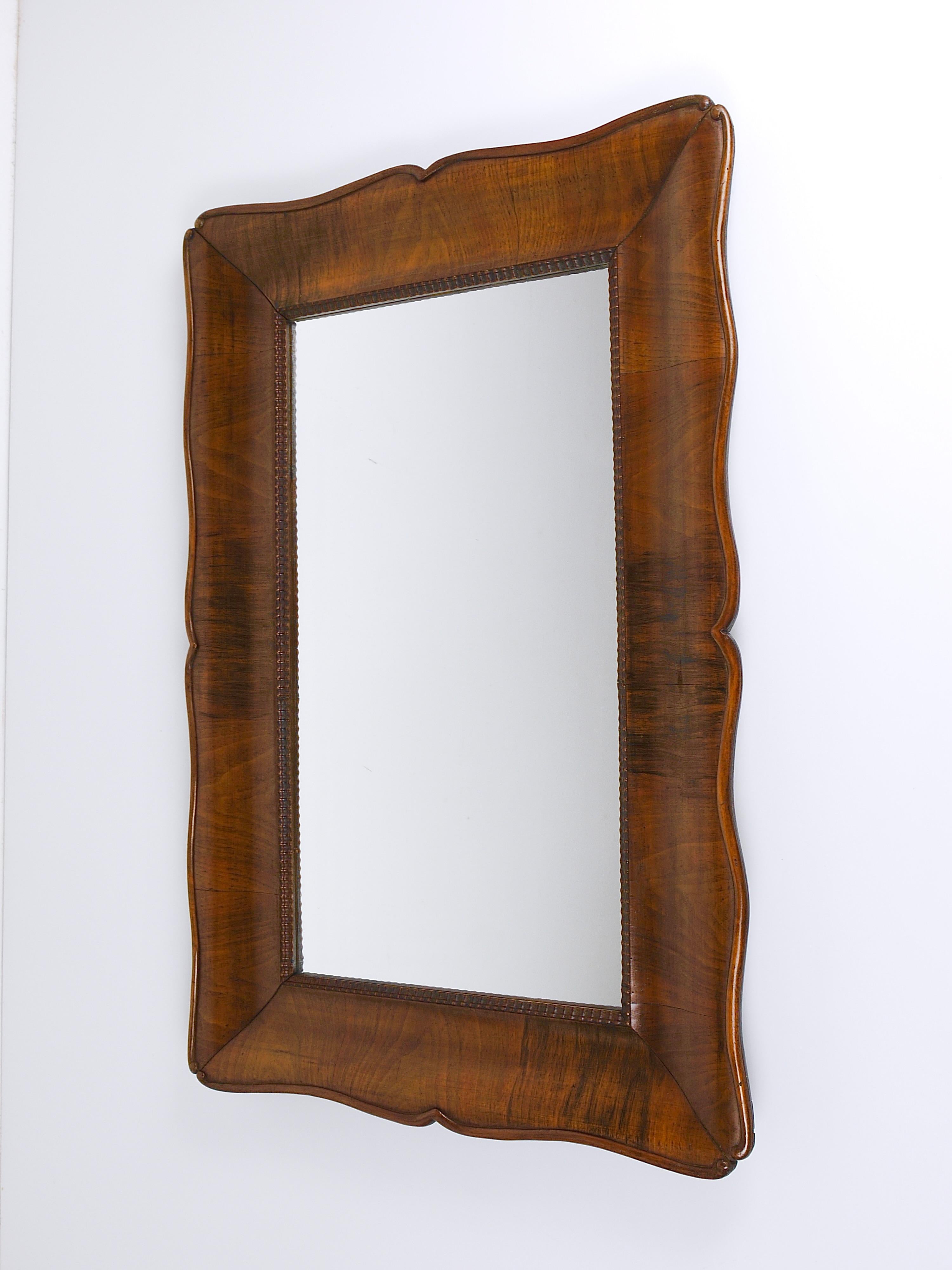Square Biedermeier Carved & Scalloped Walnut Wall Mirror, Vienna, ca. 1850 For Sale 2